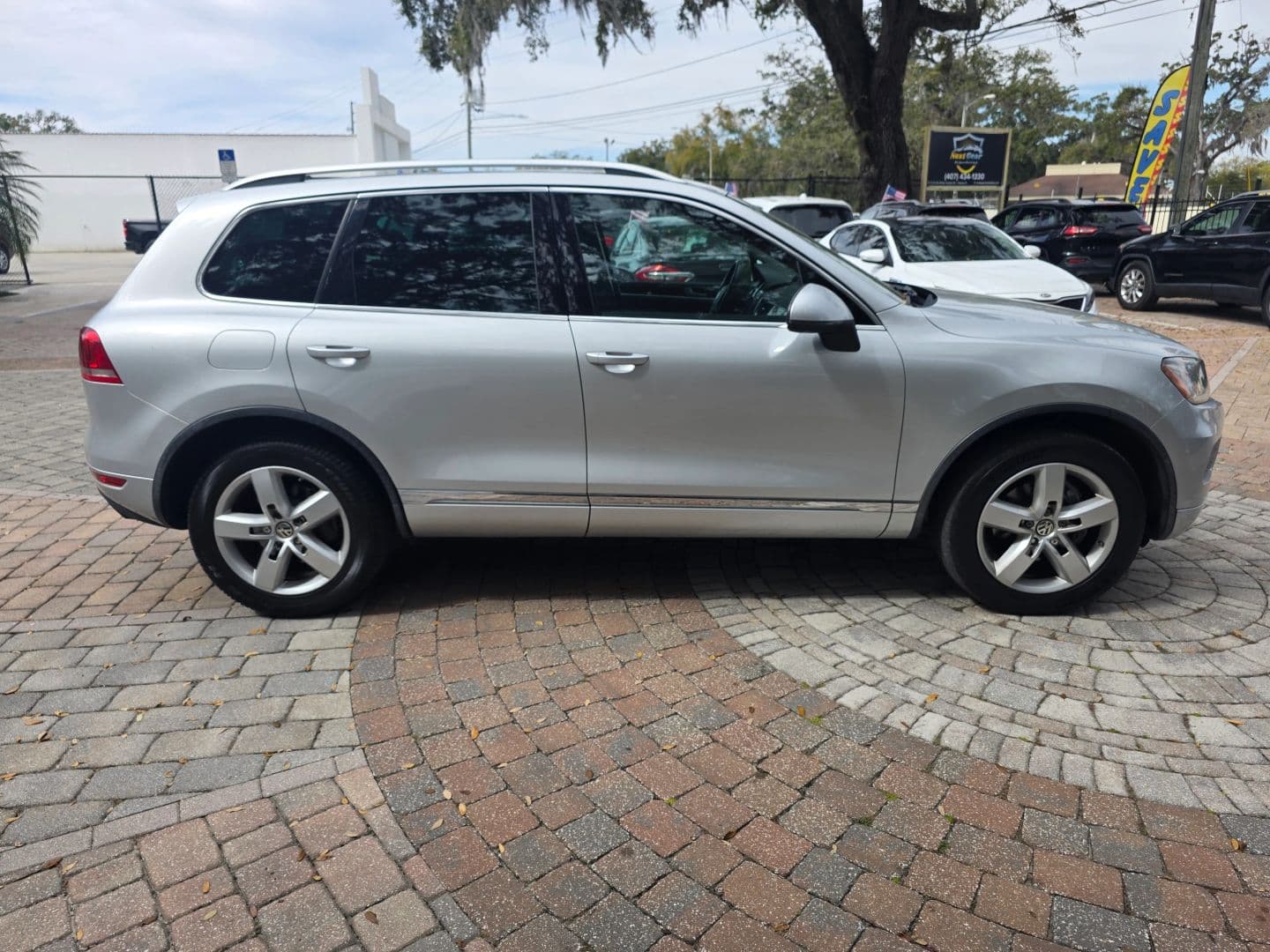 2013 VW Touareg VR6 — side profile