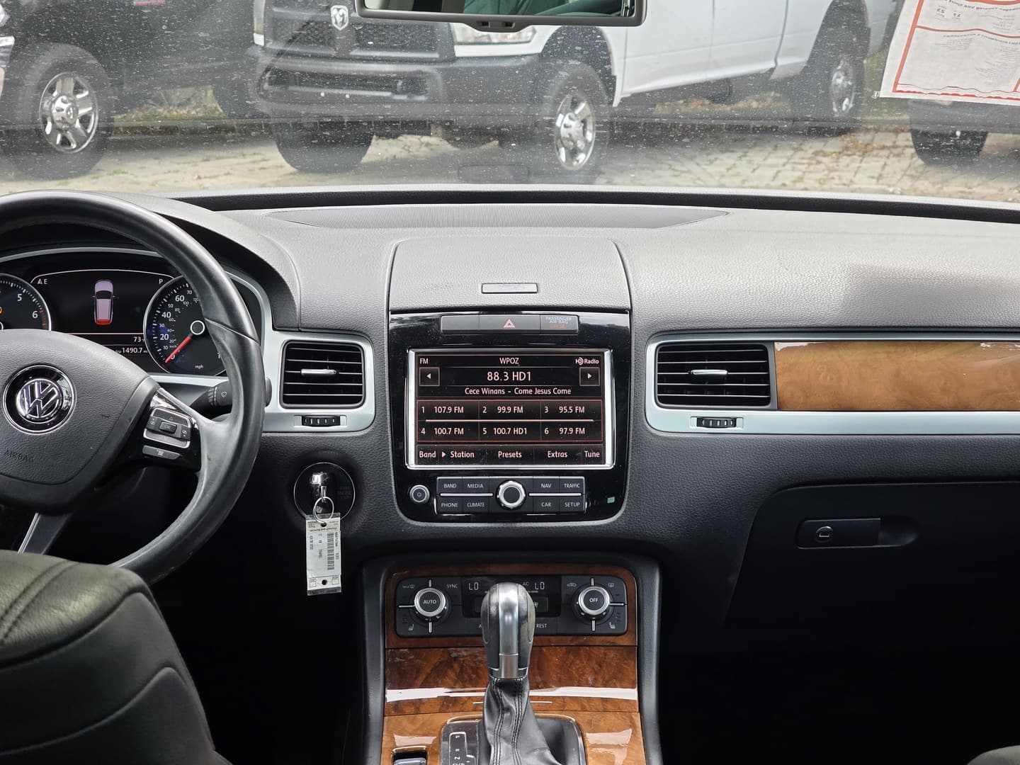 2013 VW Touareg VR6 — interior dashboard