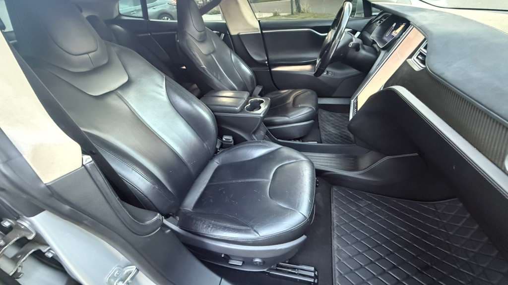 2014 Tesla Model S thumbnail 10