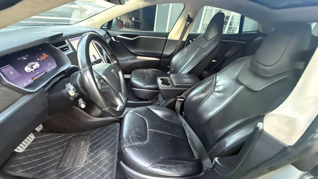 2014 Tesla Model S thumbnail 12