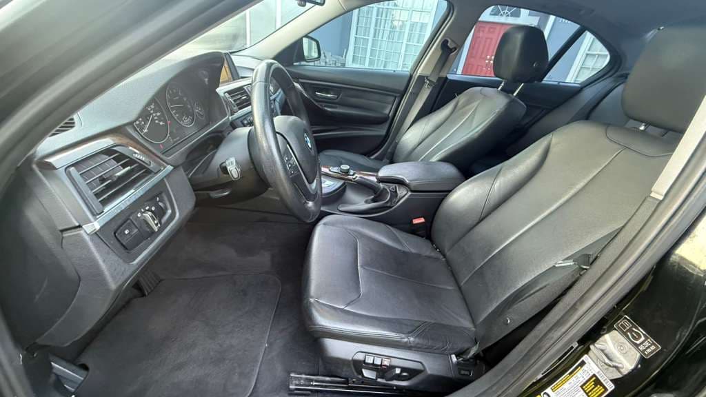 2015 BMW 3 Series thumbnail 10