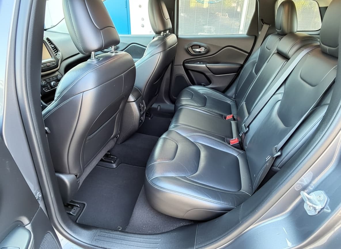 2015 Jeep Cherokee thumbnail 8