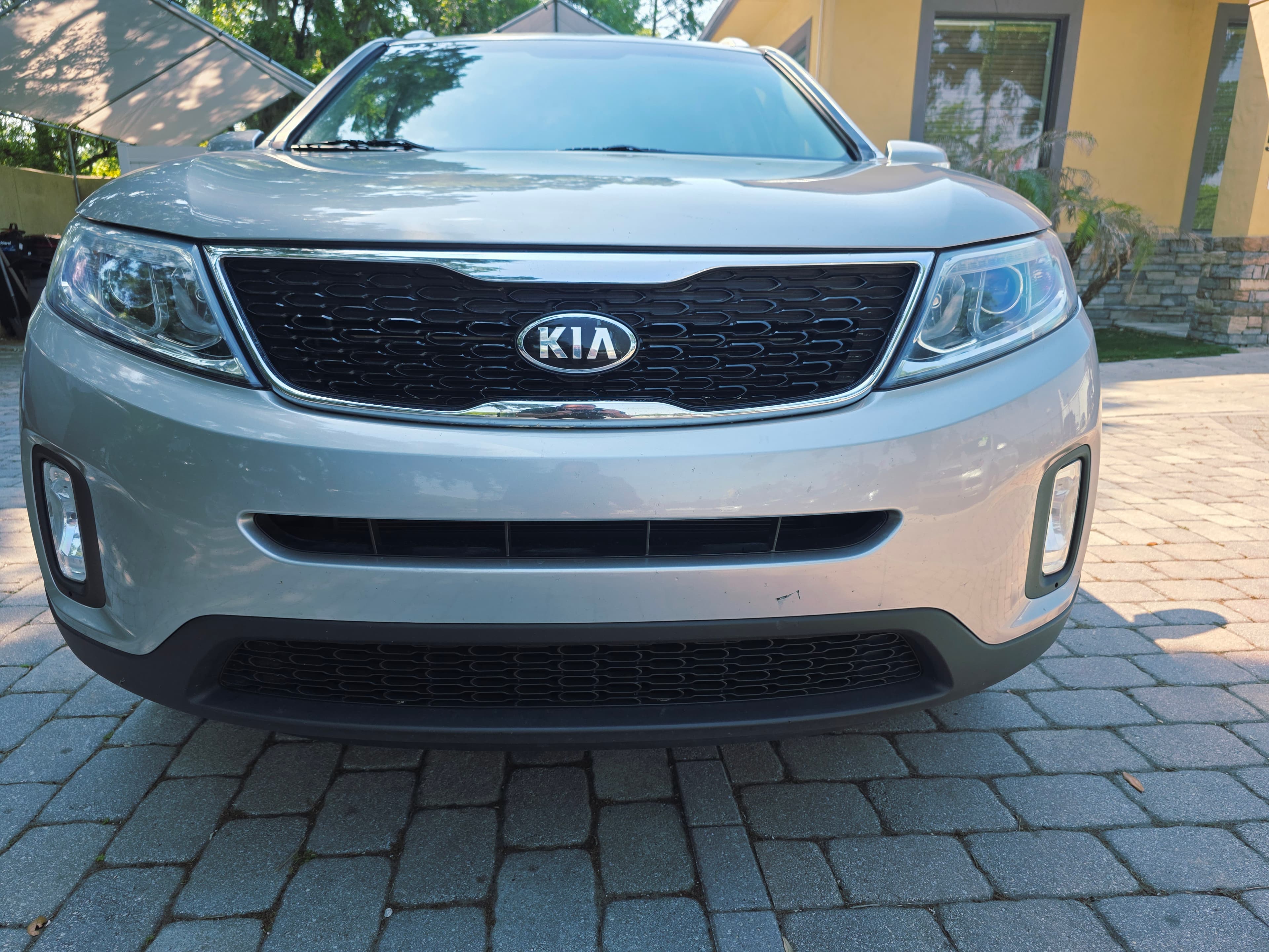 2015 Kia Sorento thumbnail 3