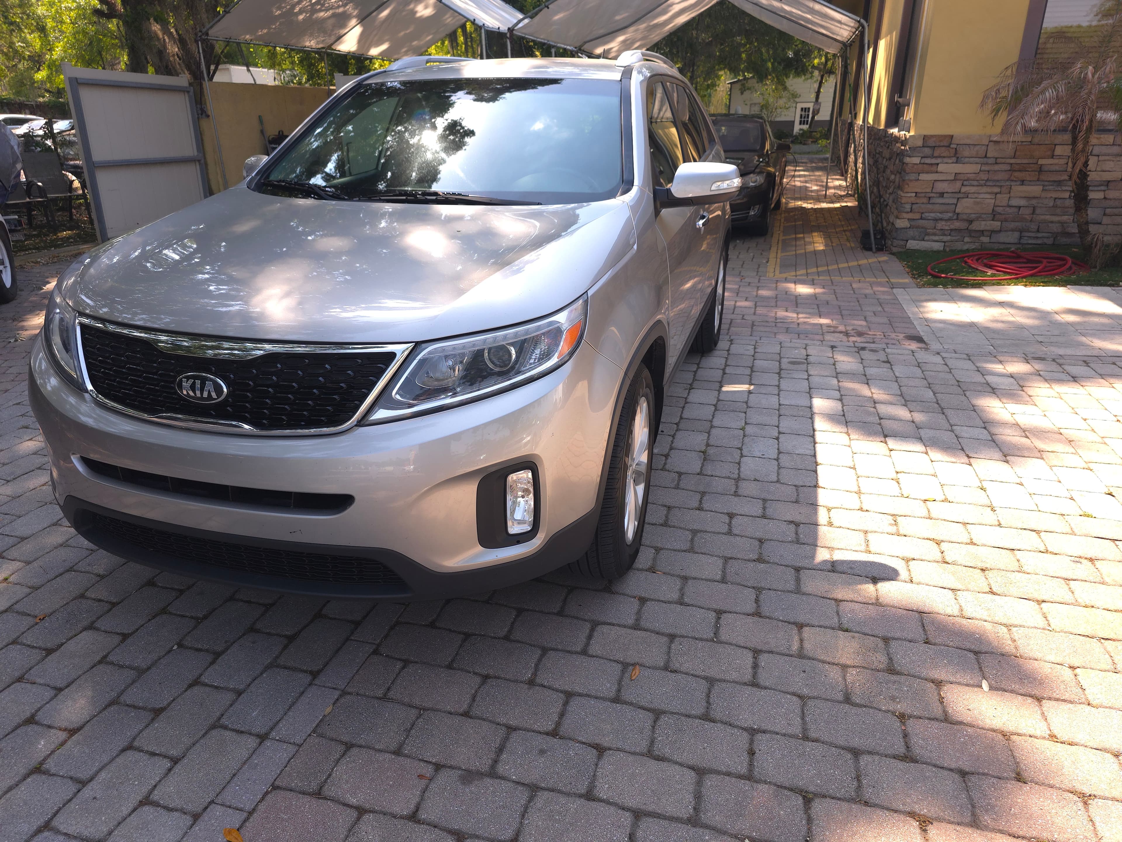 2015 Kia Sorento thumbnail 2