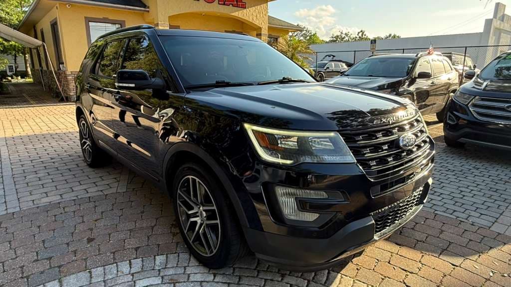 2016 Ford Explorer thumbnail 4