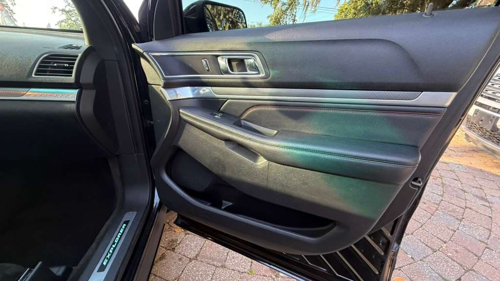2016 Ford Explorer thumbnail 15