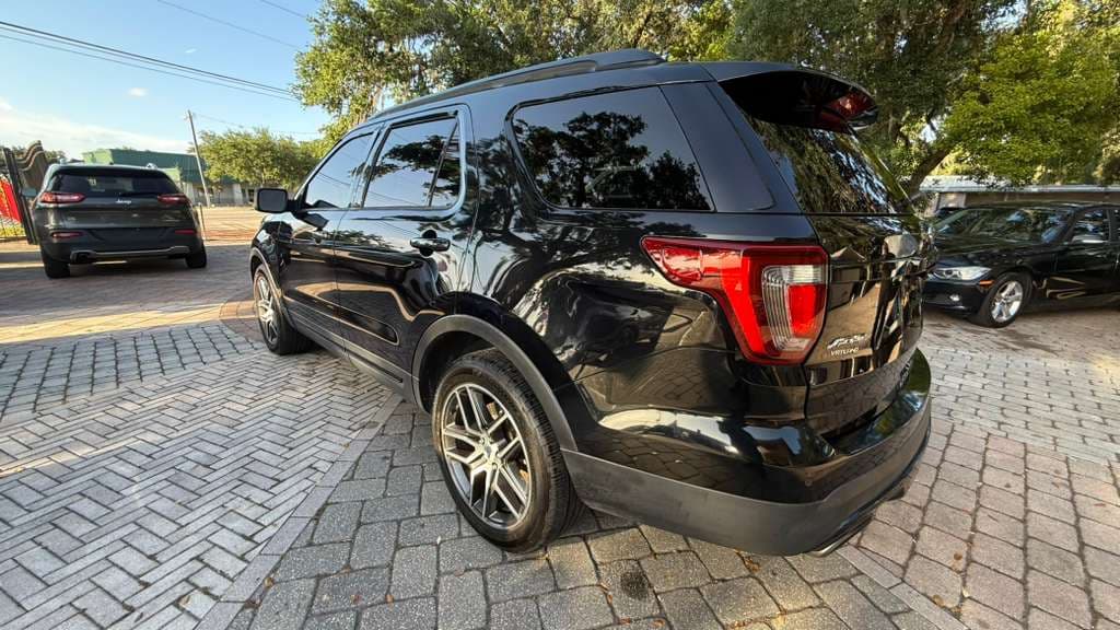 2016 Ford Explorer thumbnail 8