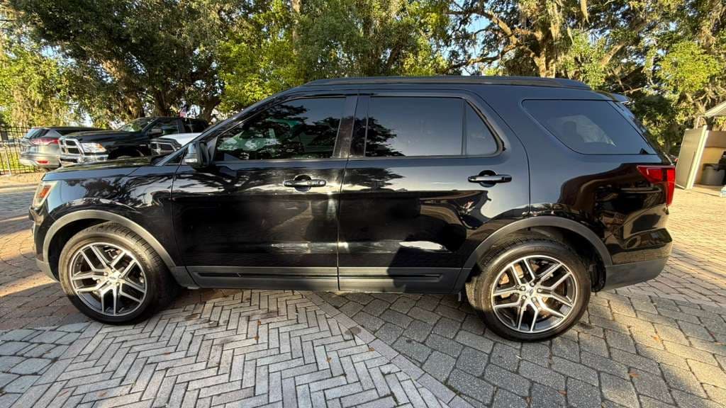 2016 Ford Explorer thumbnail 9