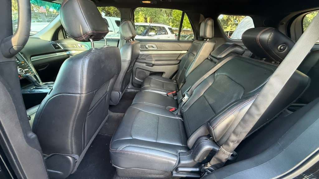 2016 Ford Explorer thumbnail 11