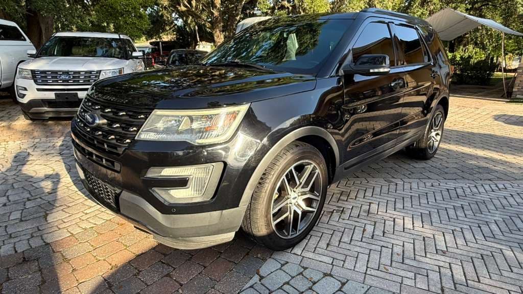 2016 Ford Explorer thumbnail 2