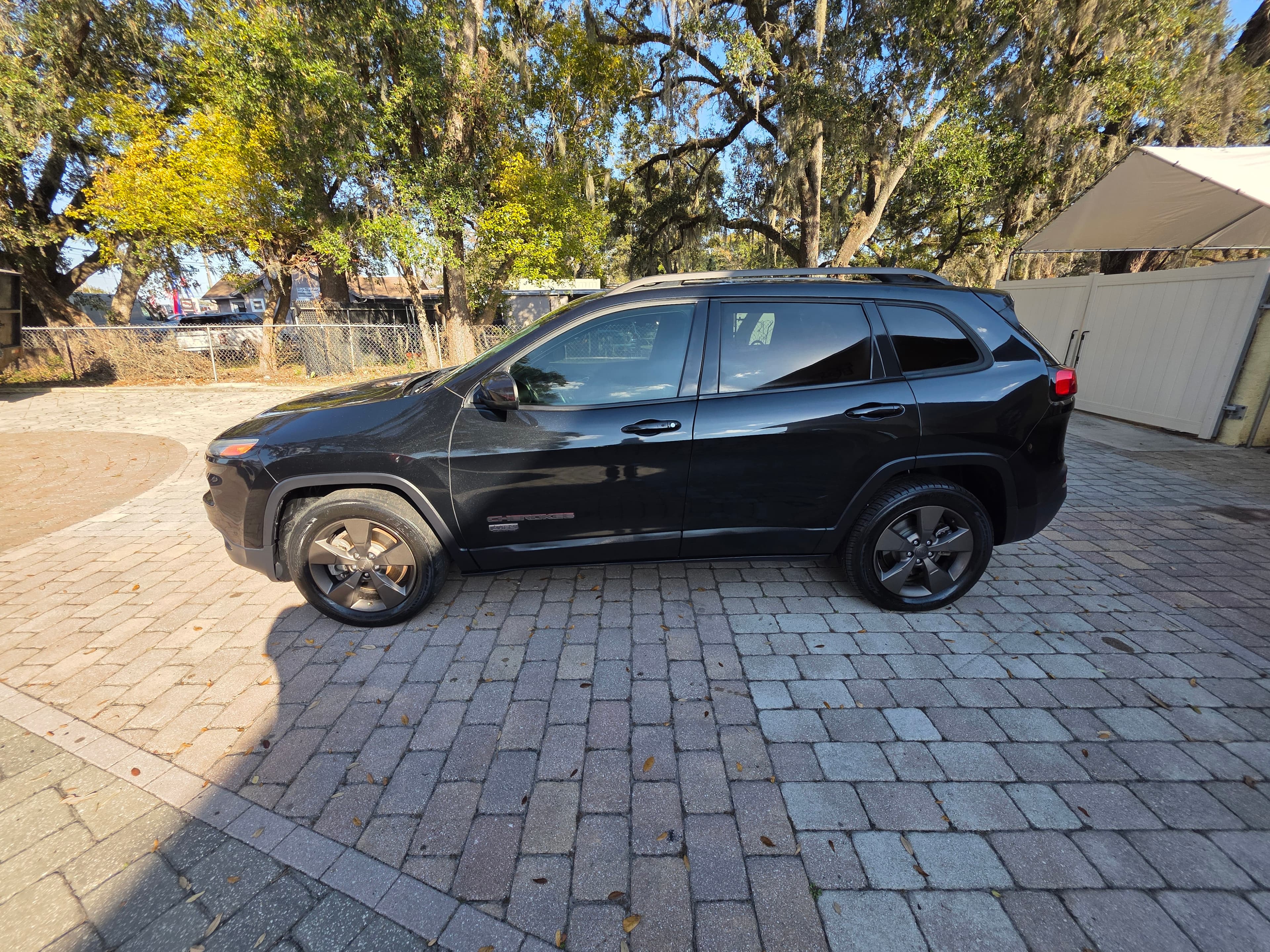 2016 Jeep Cherokee thumbnail 10