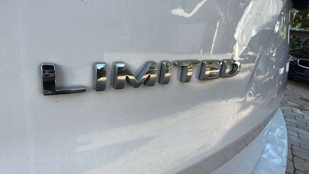 2017 Ford Explorer thumbnail 9