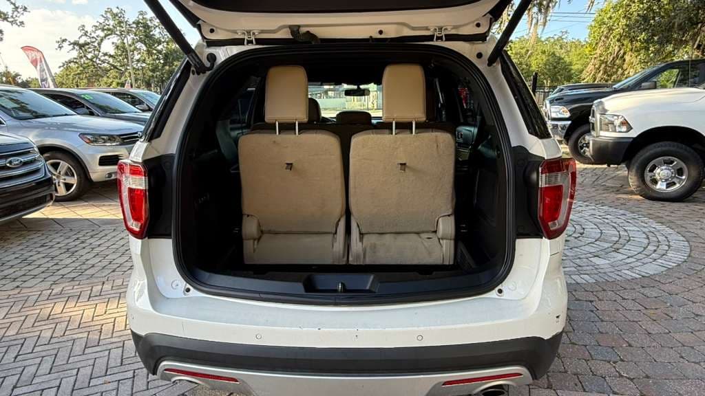 2017 Ford Explorer thumbnail 11