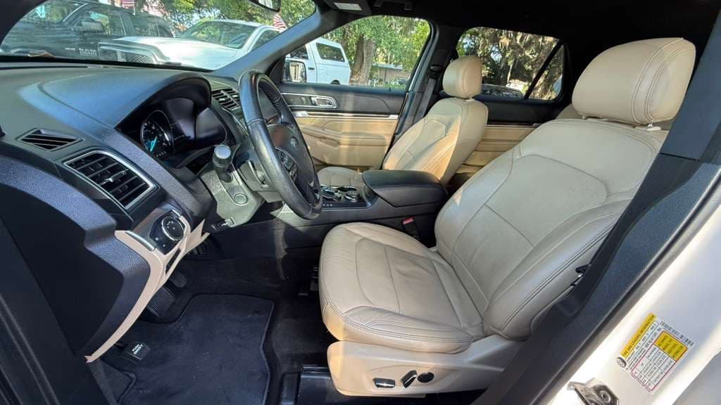 2017 Ford Explorer thumbnail 12