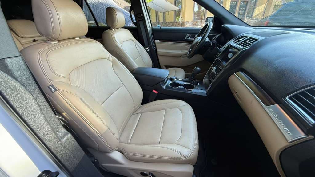 2017 Ford Explorer thumbnail 17