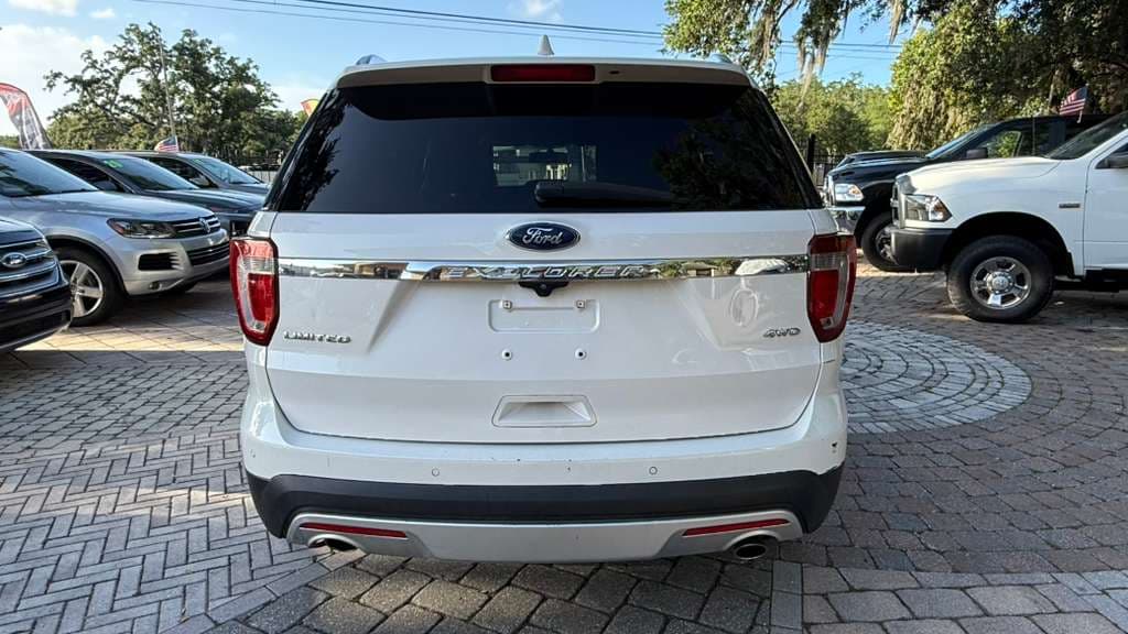 2017 Ford Explorer thumbnail 6