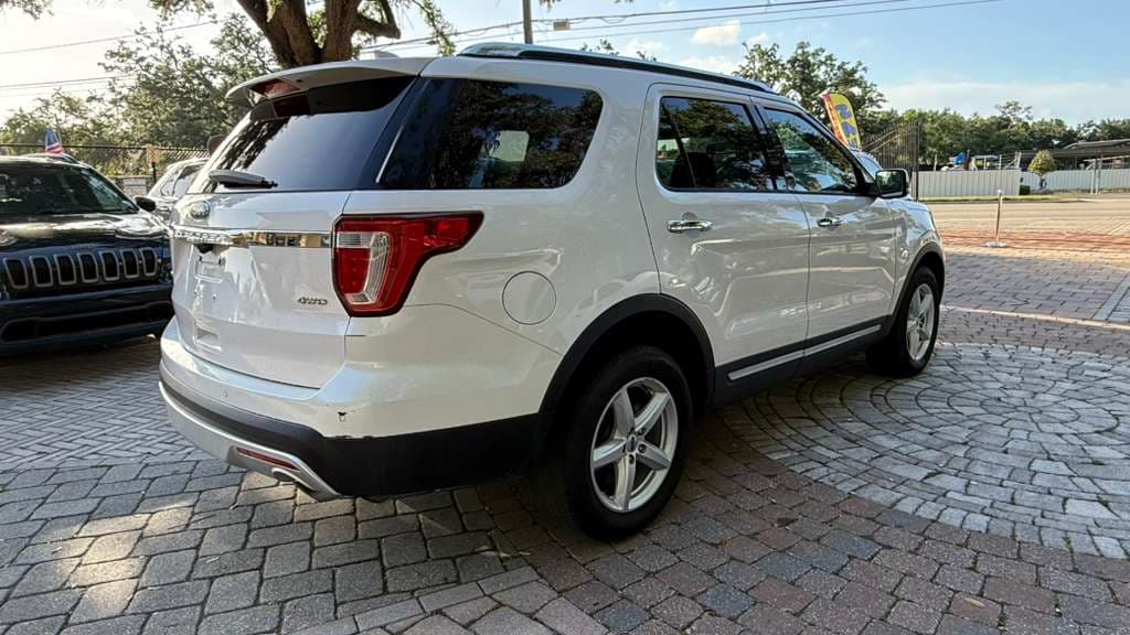 2017 Ford Explorer thumbnail 5