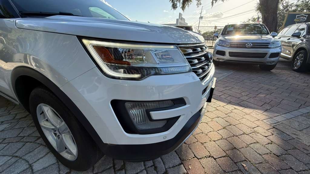 2017 Ford Explorer thumbnail 8