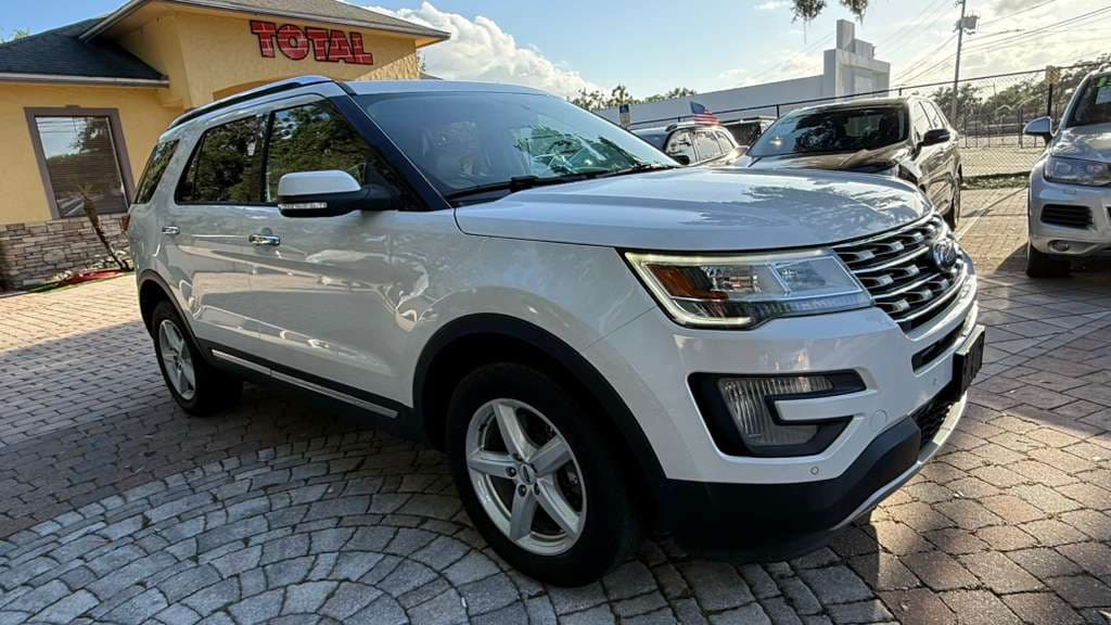 2017 Ford Explorer thumbnail 3