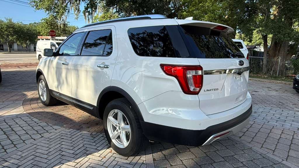 2017 Ford Explorer thumbnail 7