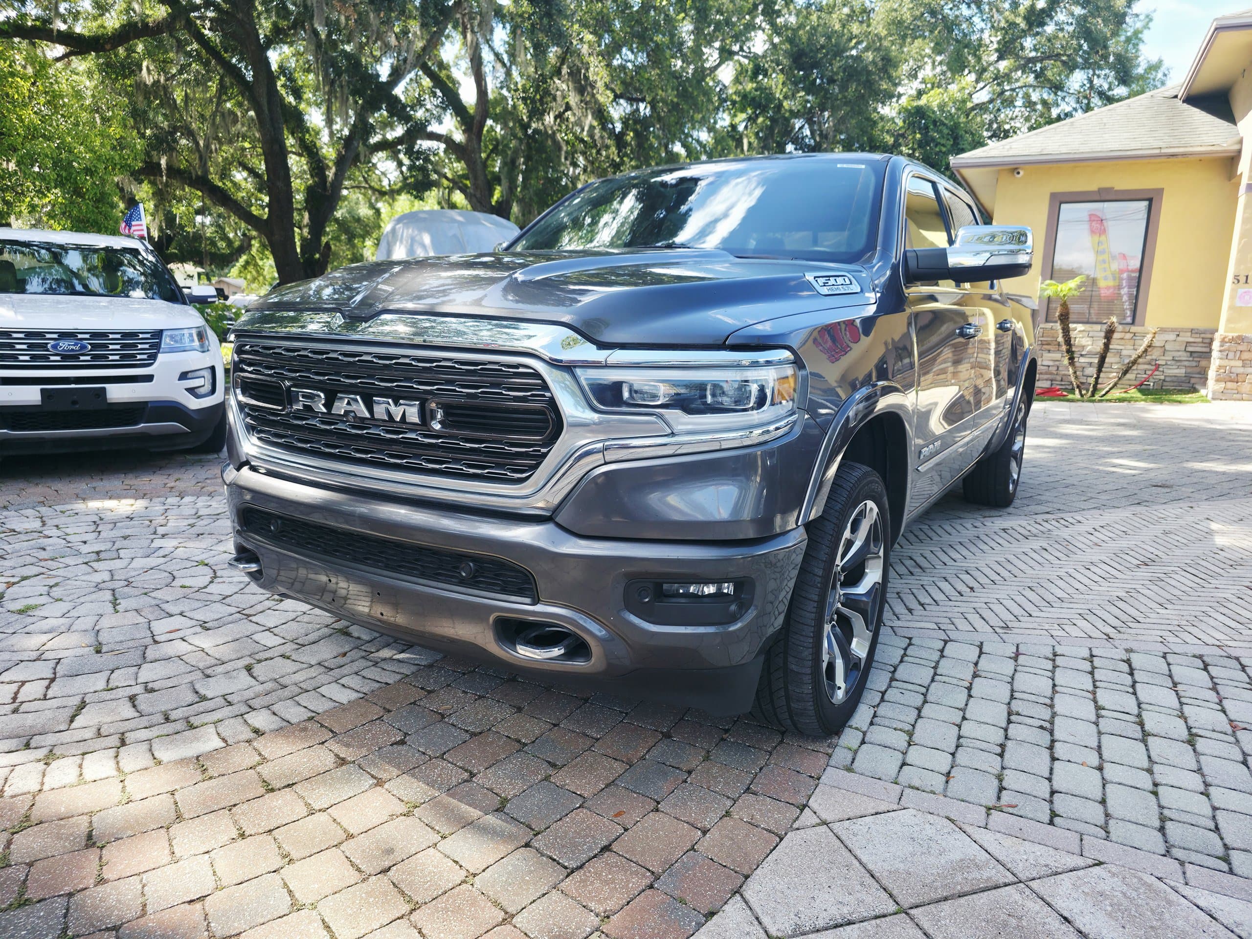 2020 RAM 1500 thumbnail 3
