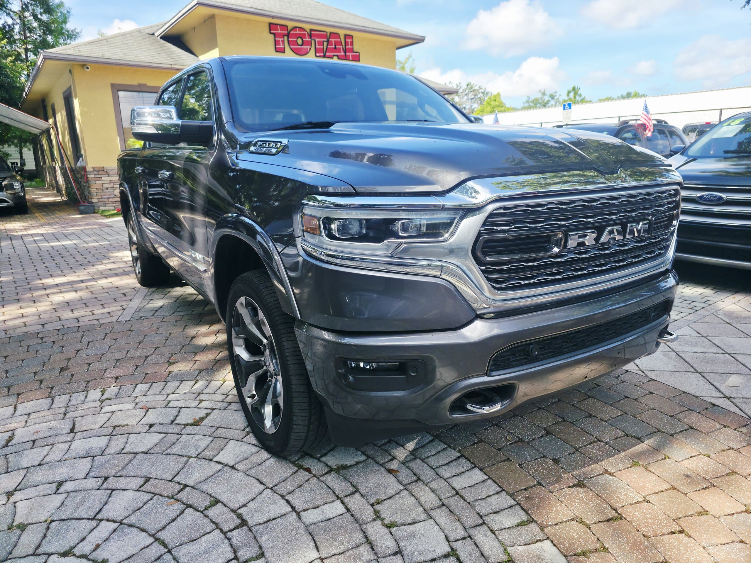 2020 RAM 1500 thumbnail 30