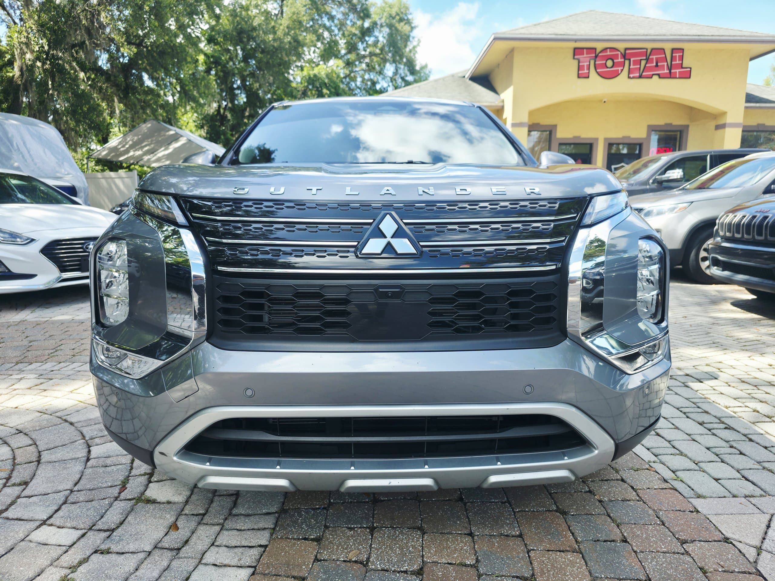 2024 Mitsubishi Outlander thumbnail 4