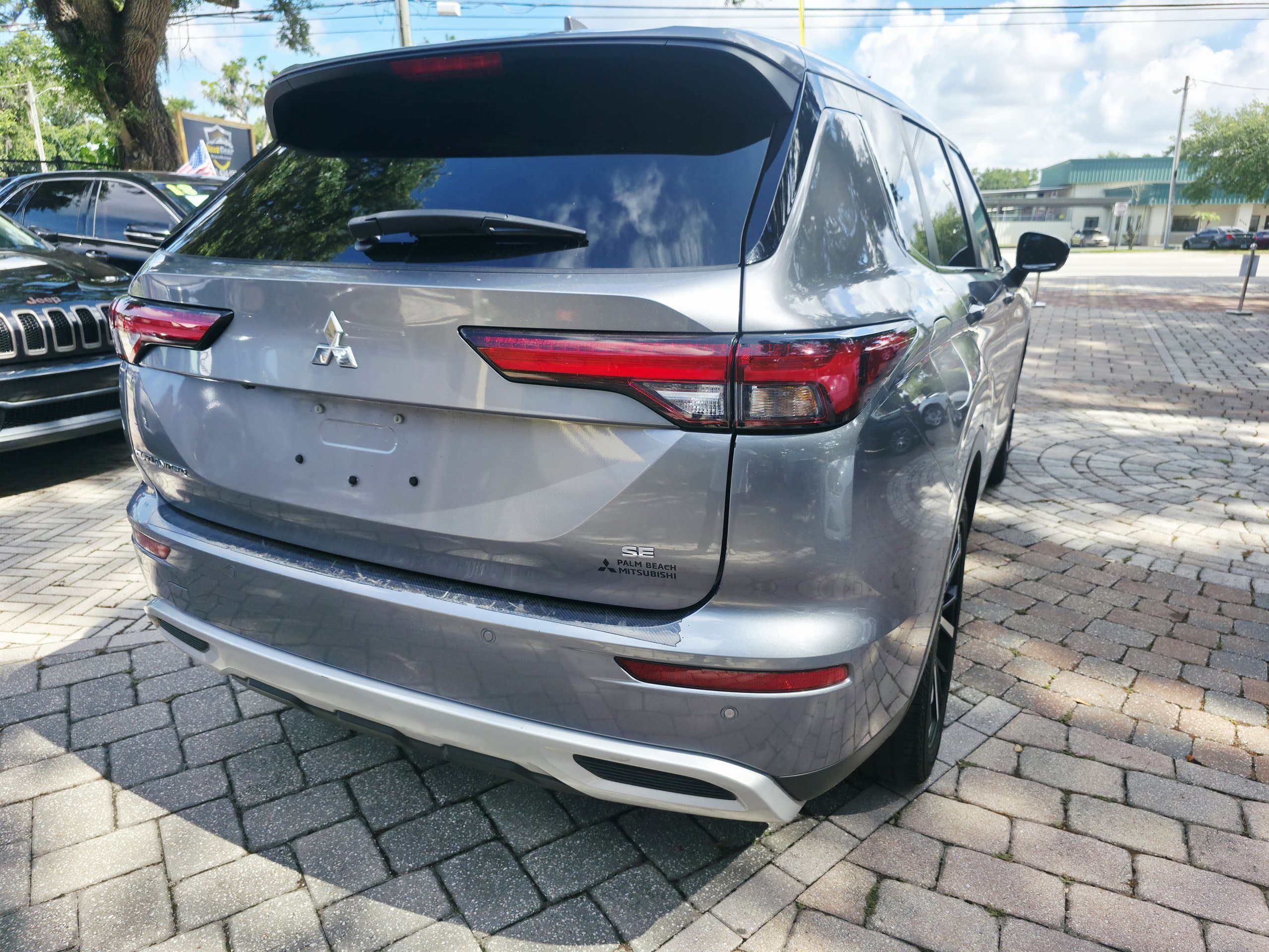 2024 Mitsubishi Outlander thumbnail 9