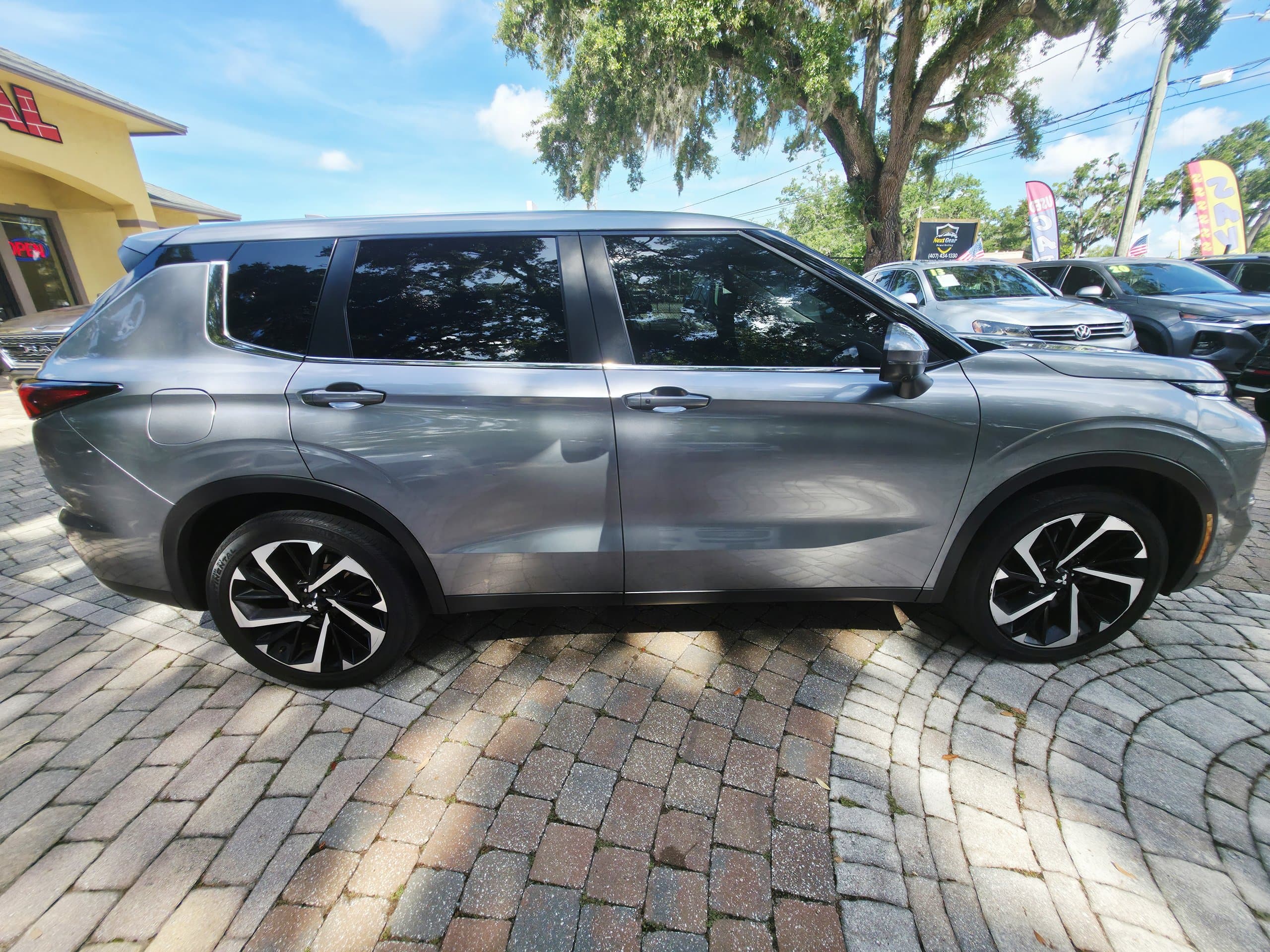 2024 Mitsubishi Outlander thumbnail 5