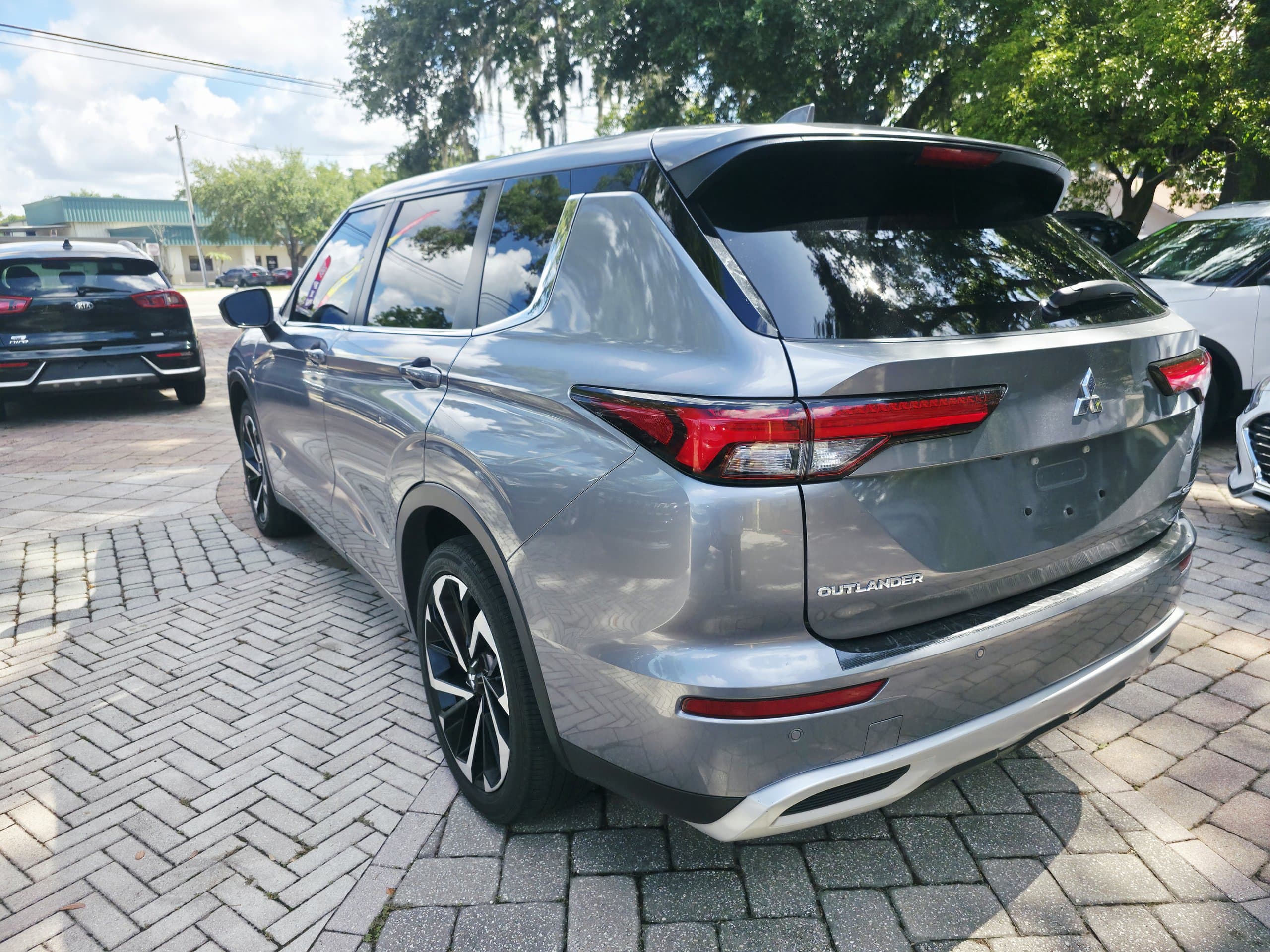 2024 Mitsubishi Outlander thumbnail 13