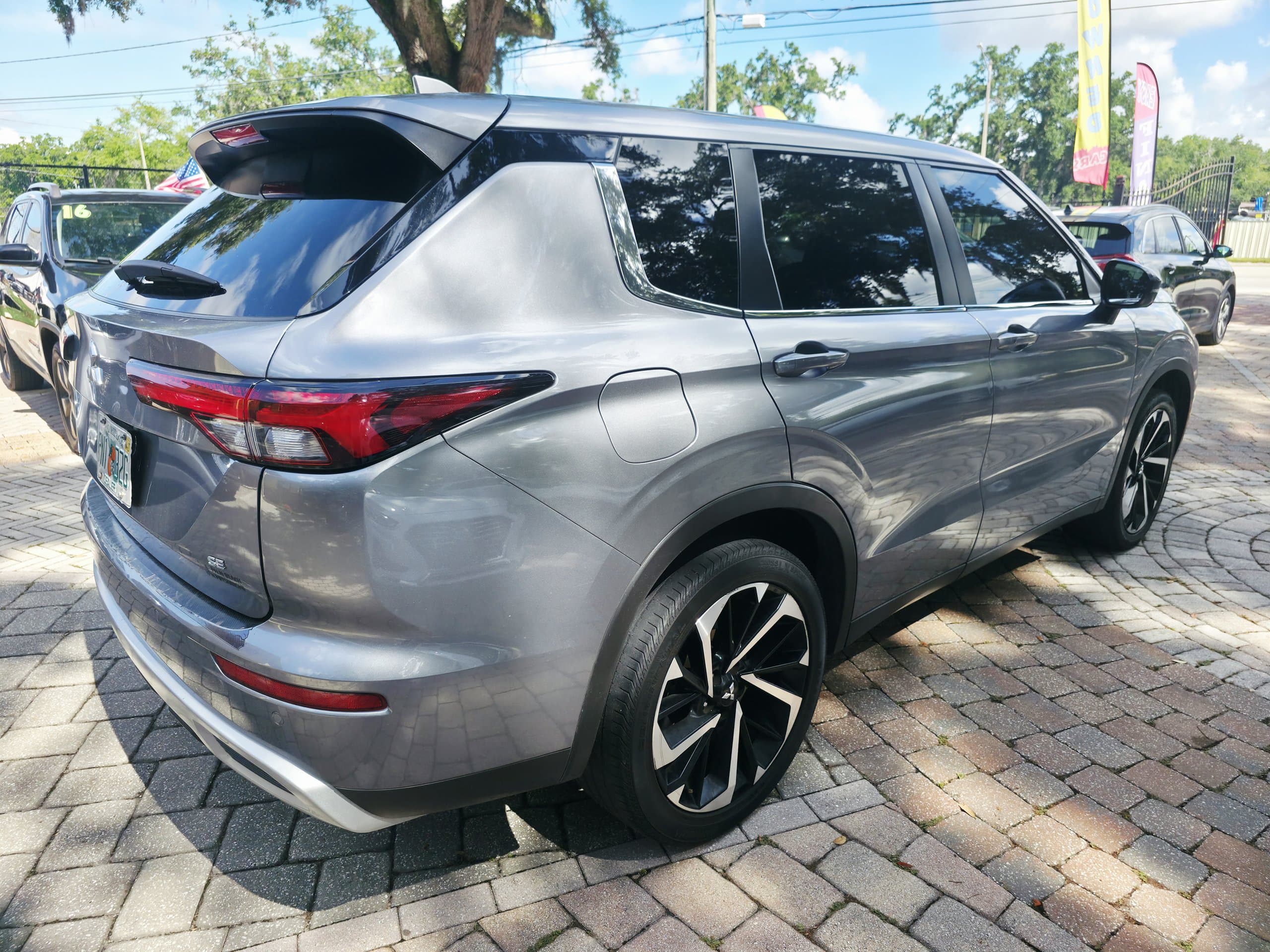 2024 Mitsubishi Outlander thumbnail 6