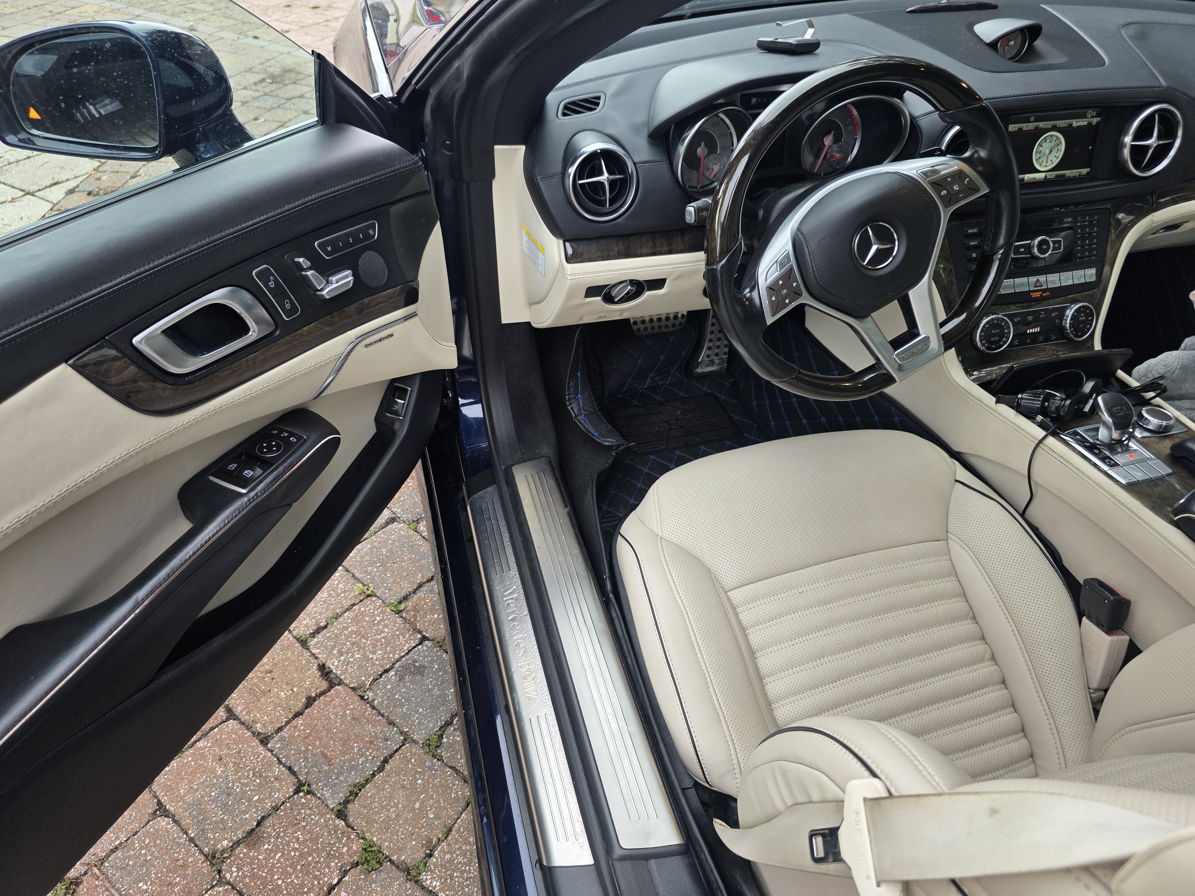 2014 Mercedes-Benz SL 550 thumbnail 11