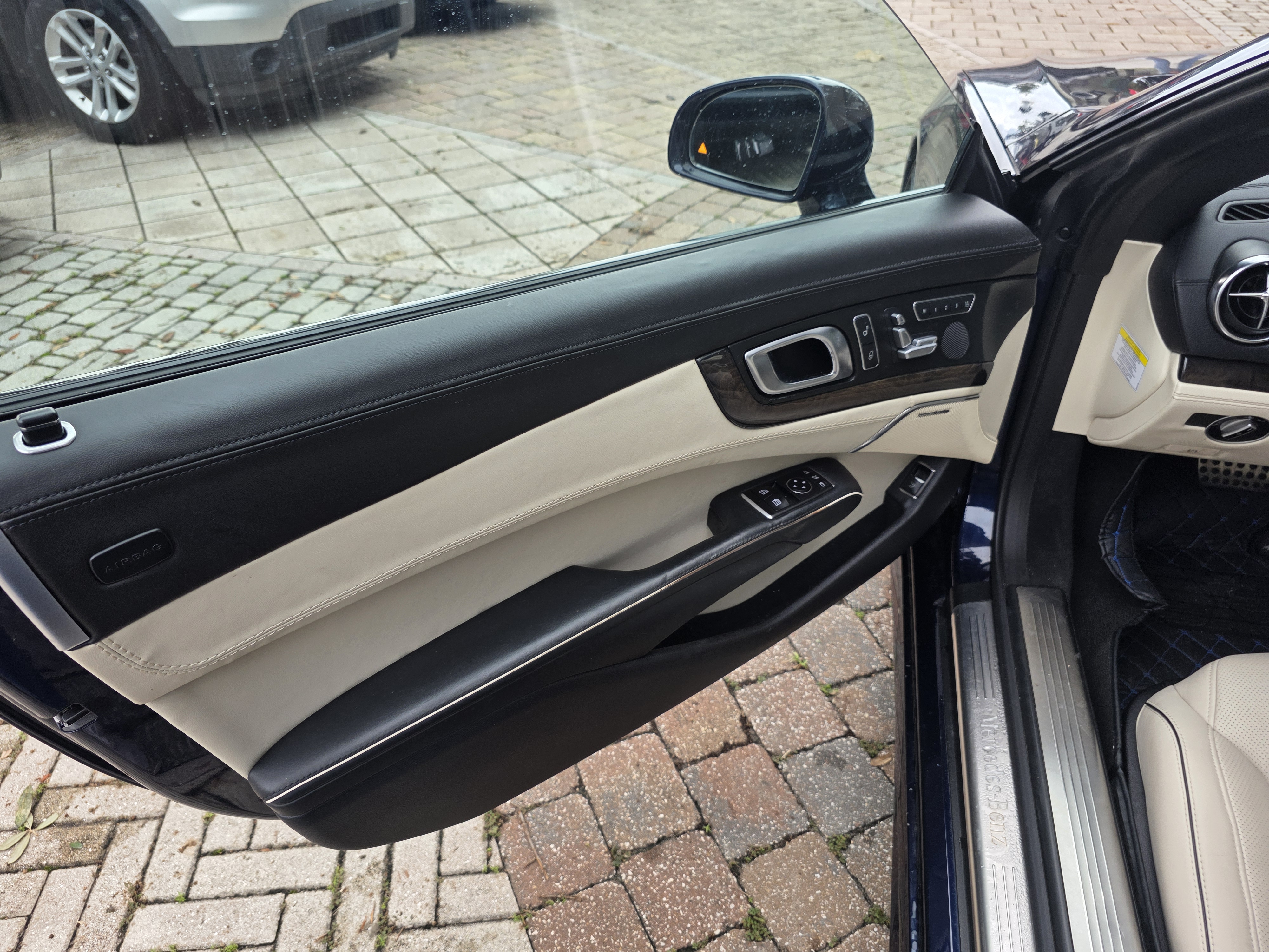 2014 Mercedes-Benz SL 550 thumbnail 12