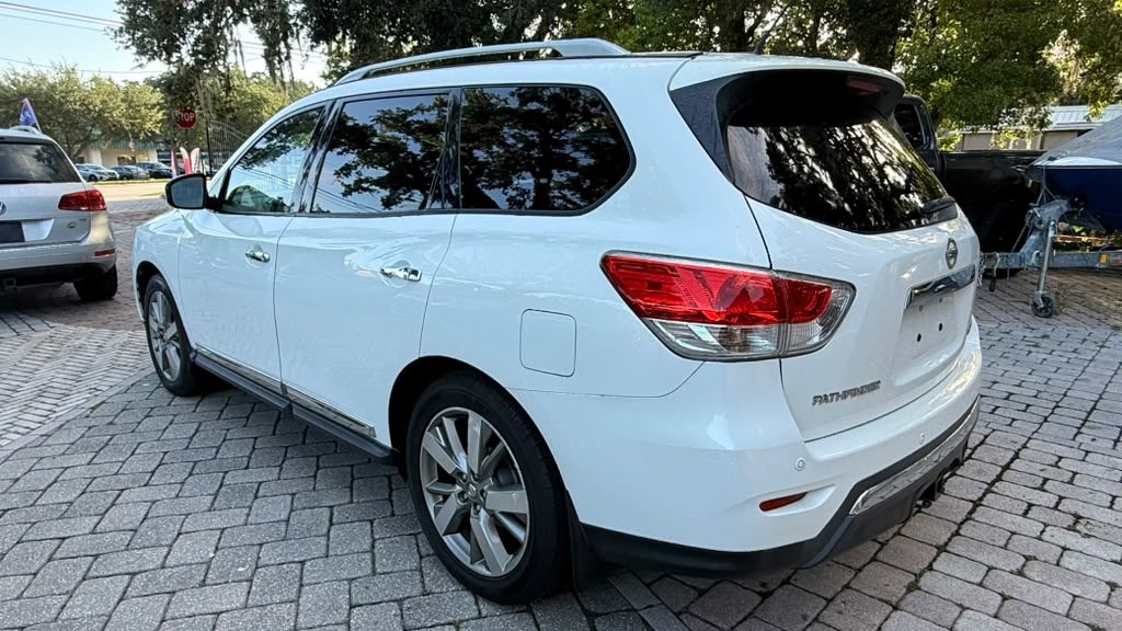 2014 Nissan Pathfinder thumbnail 5