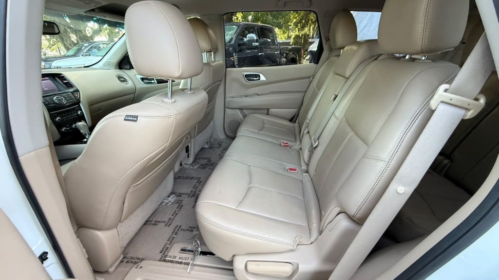 2014 Nissan Pathfinder thumbnail 9