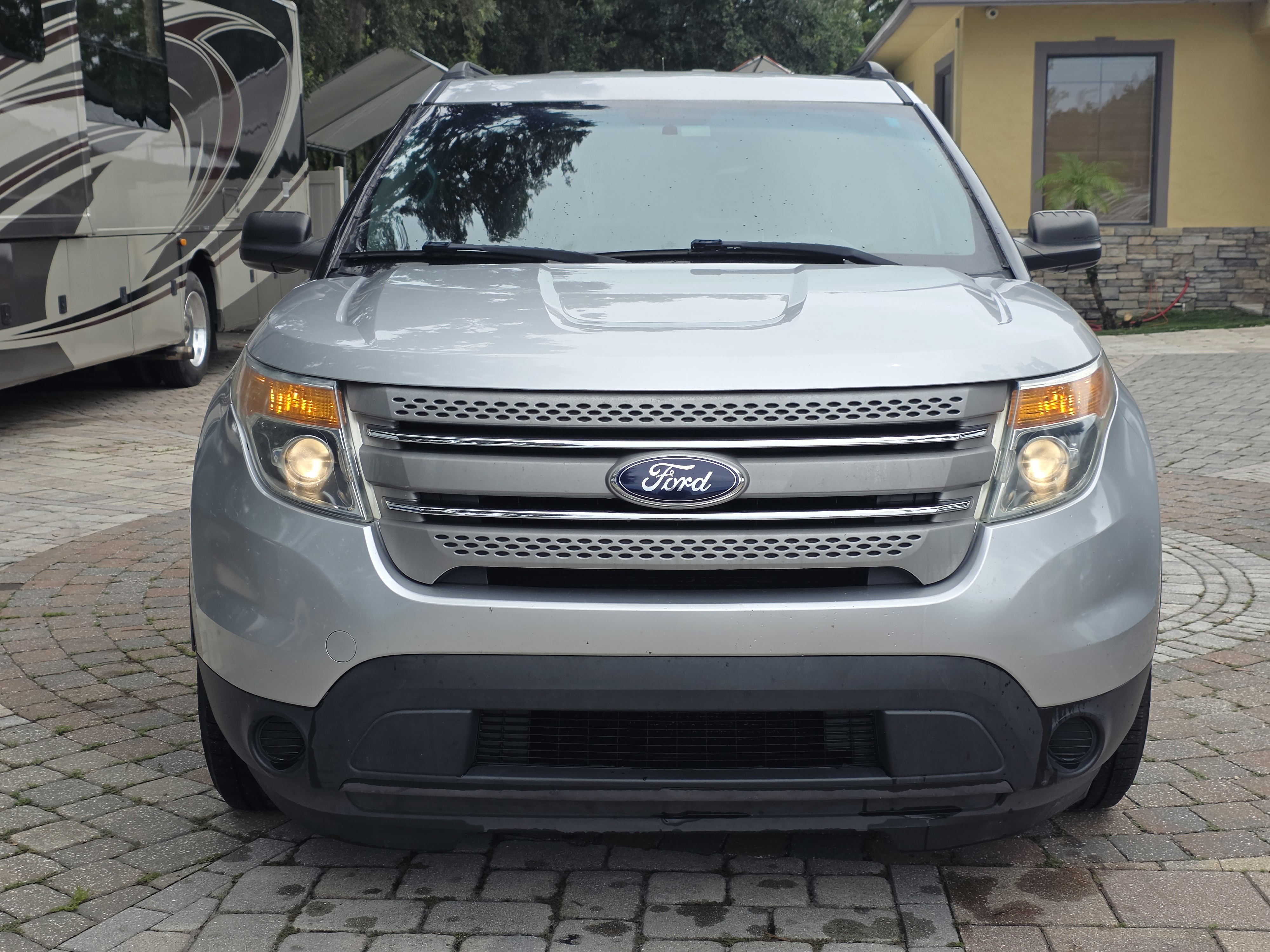 2015 Ford Explorer thumbnail 3