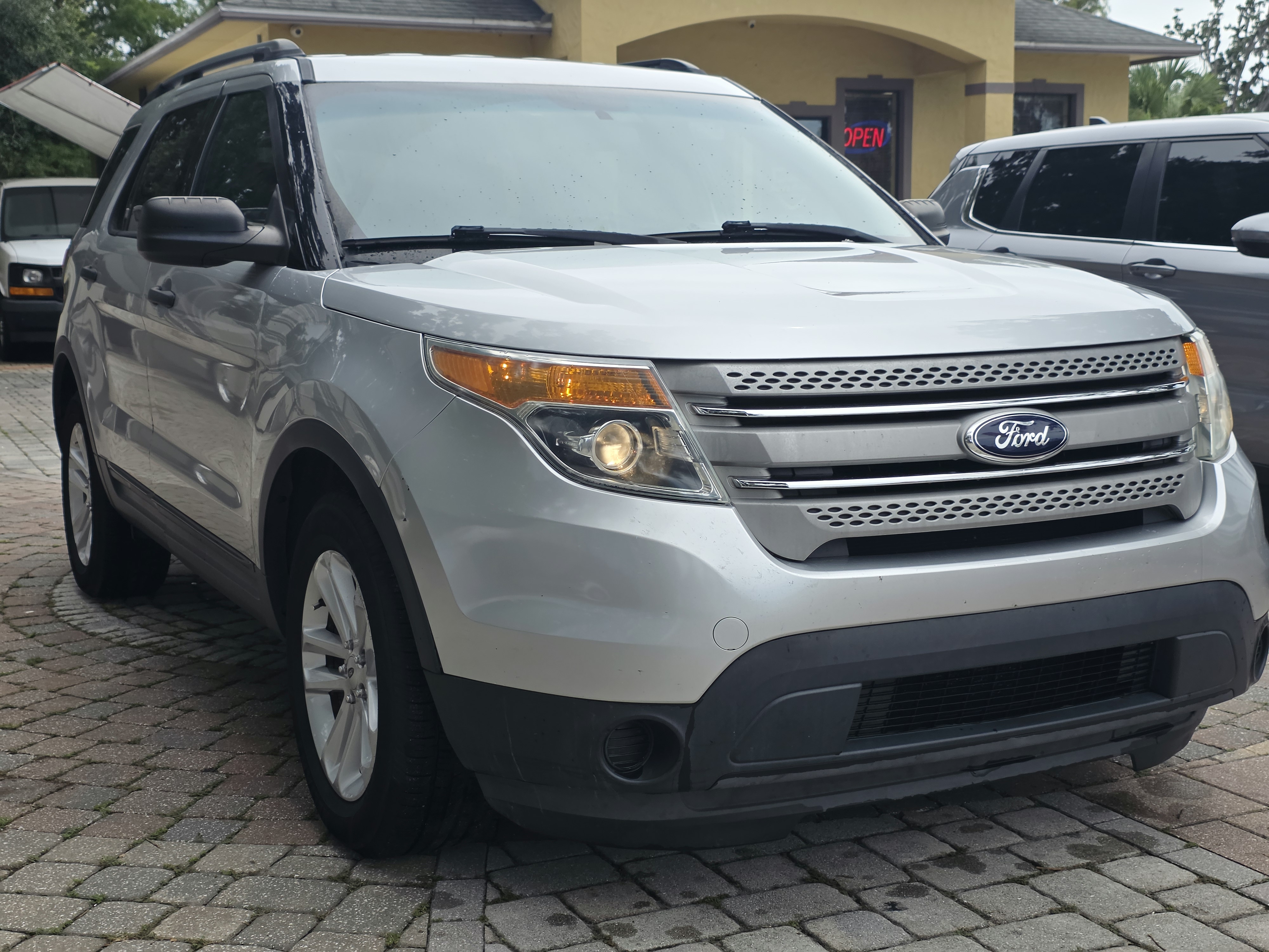 2015 Ford Explorer thumbnail 4