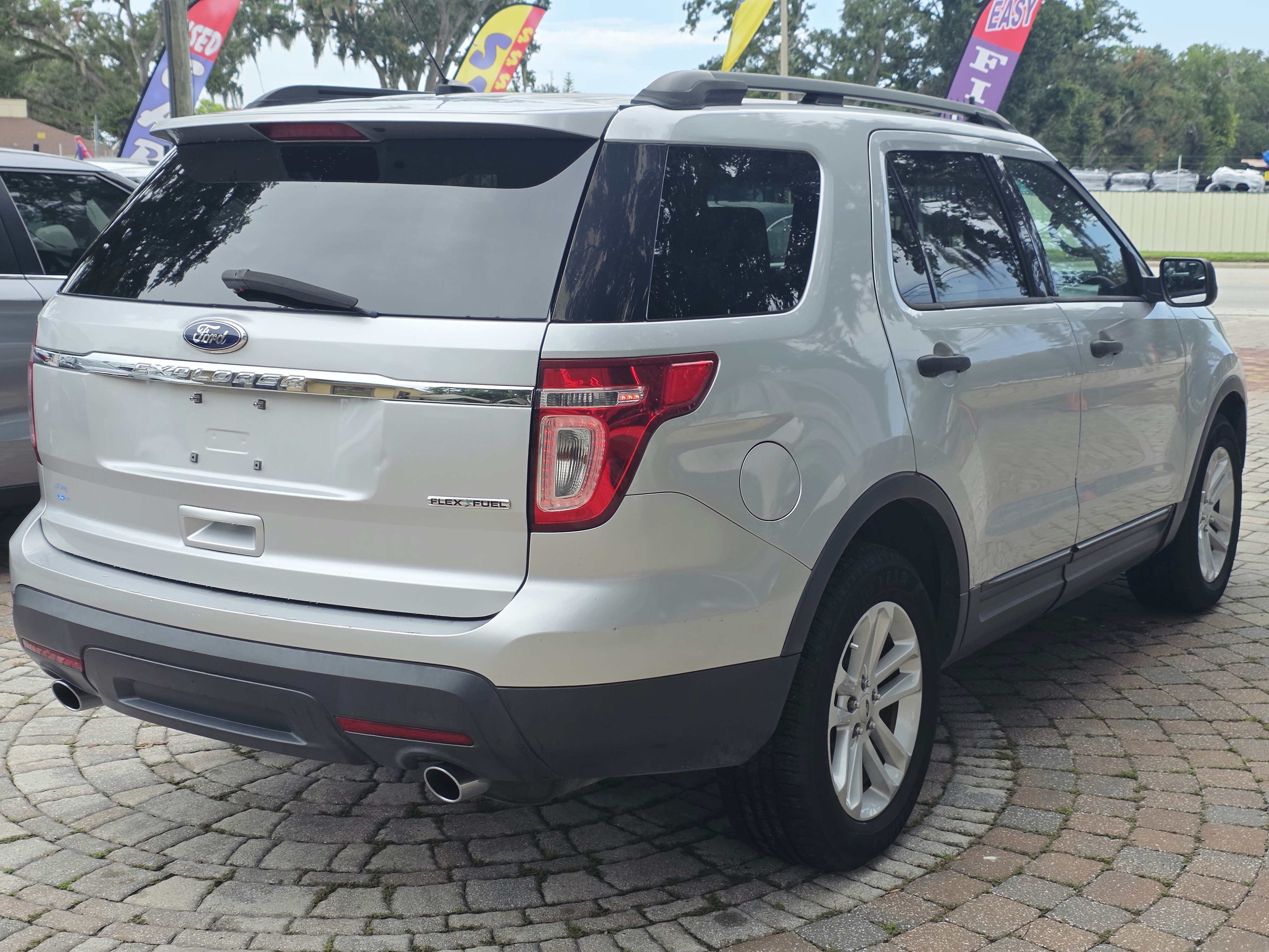 2015 Ford Explorer thumbnail 6