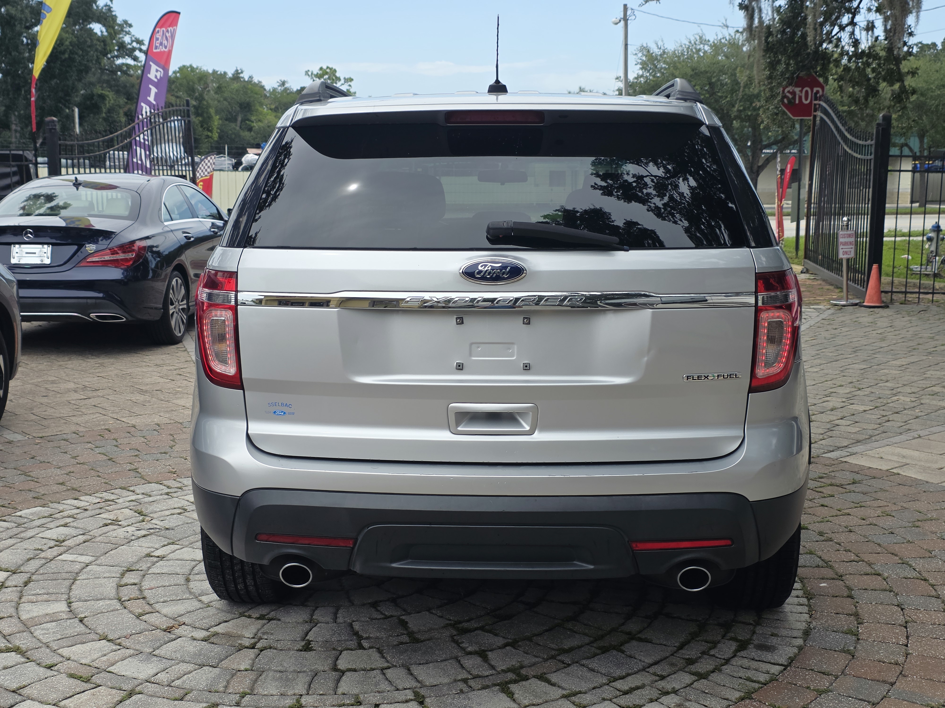 2015 Ford Explorer thumbnail 7