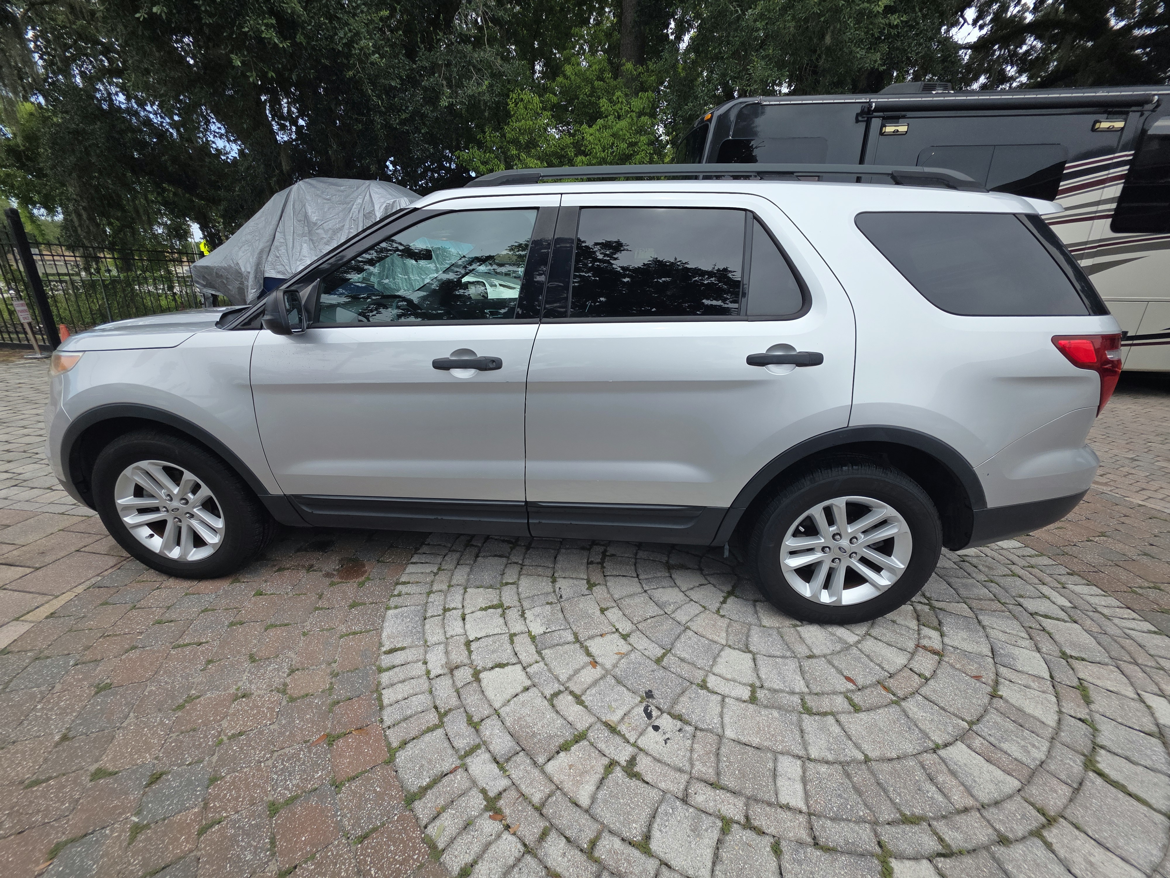2015 Ford Explorer thumbnail 9