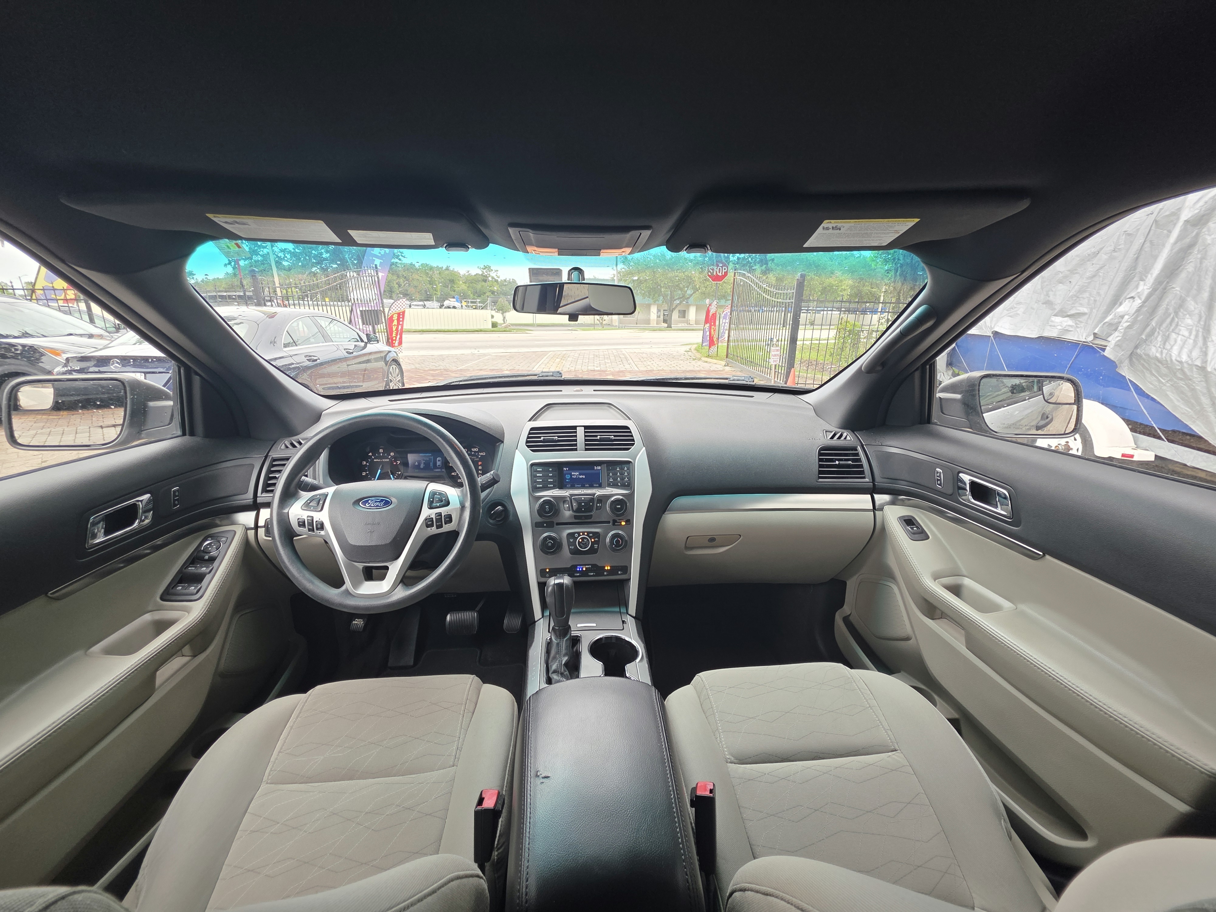 2015 Ford Explorer thumbnail 10