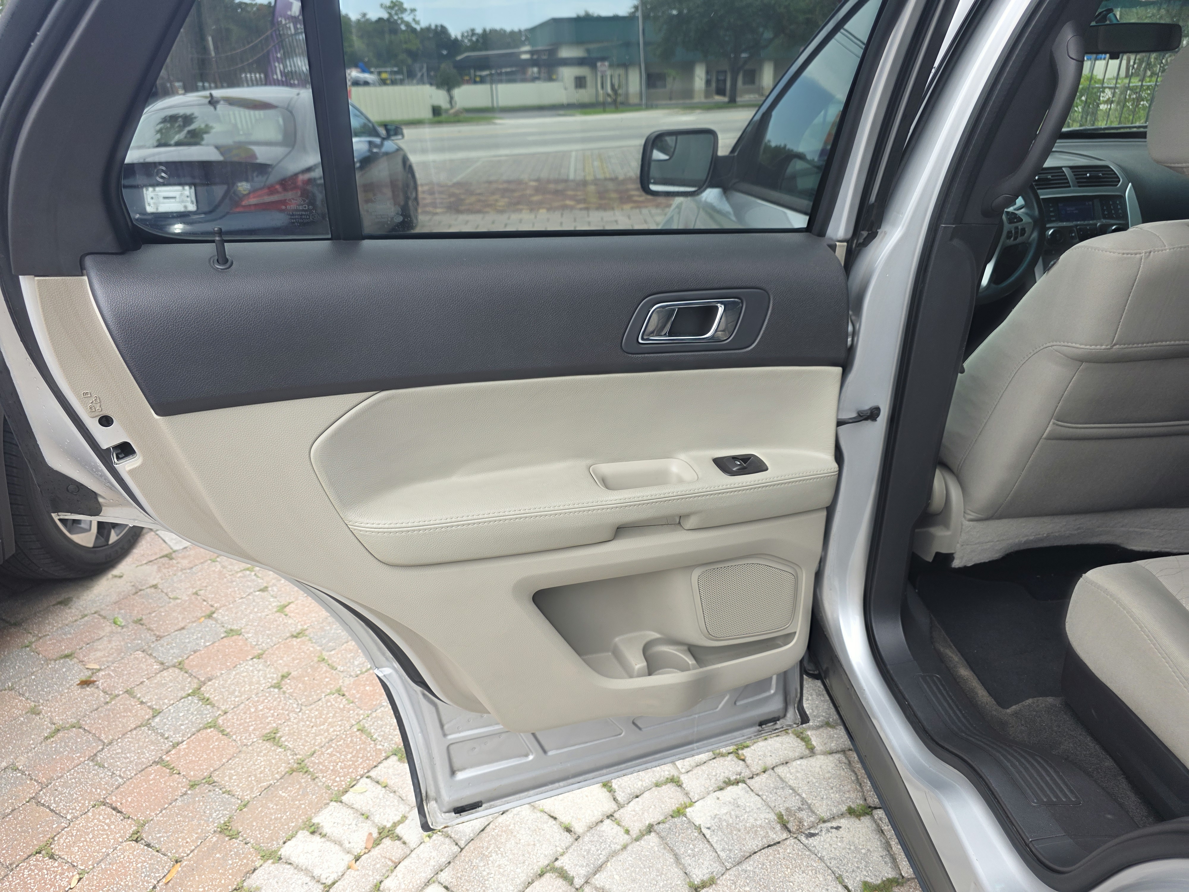 2015 Ford Explorer thumbnail 14