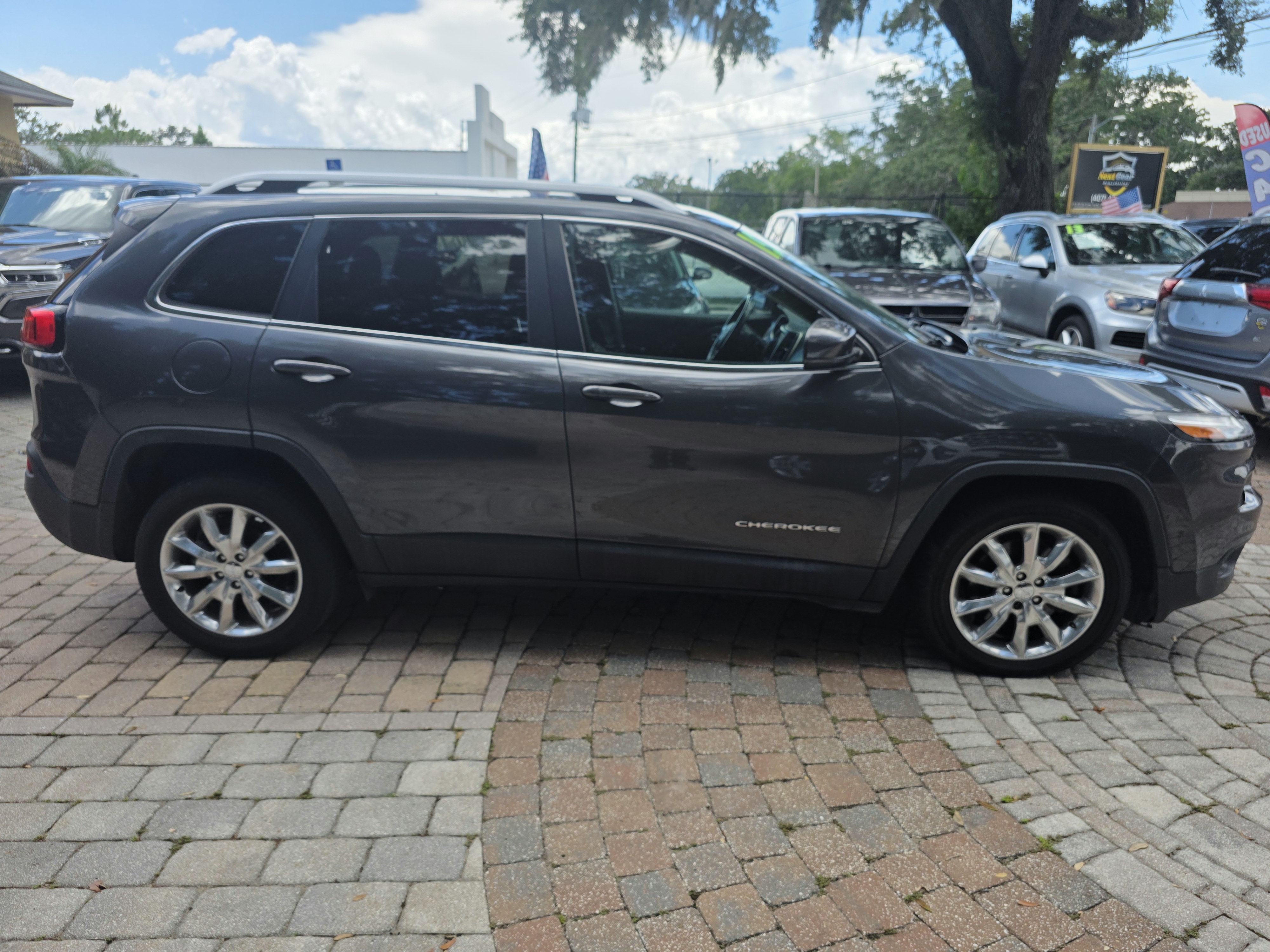 2015 Jeep Cherokee thumbnail 4