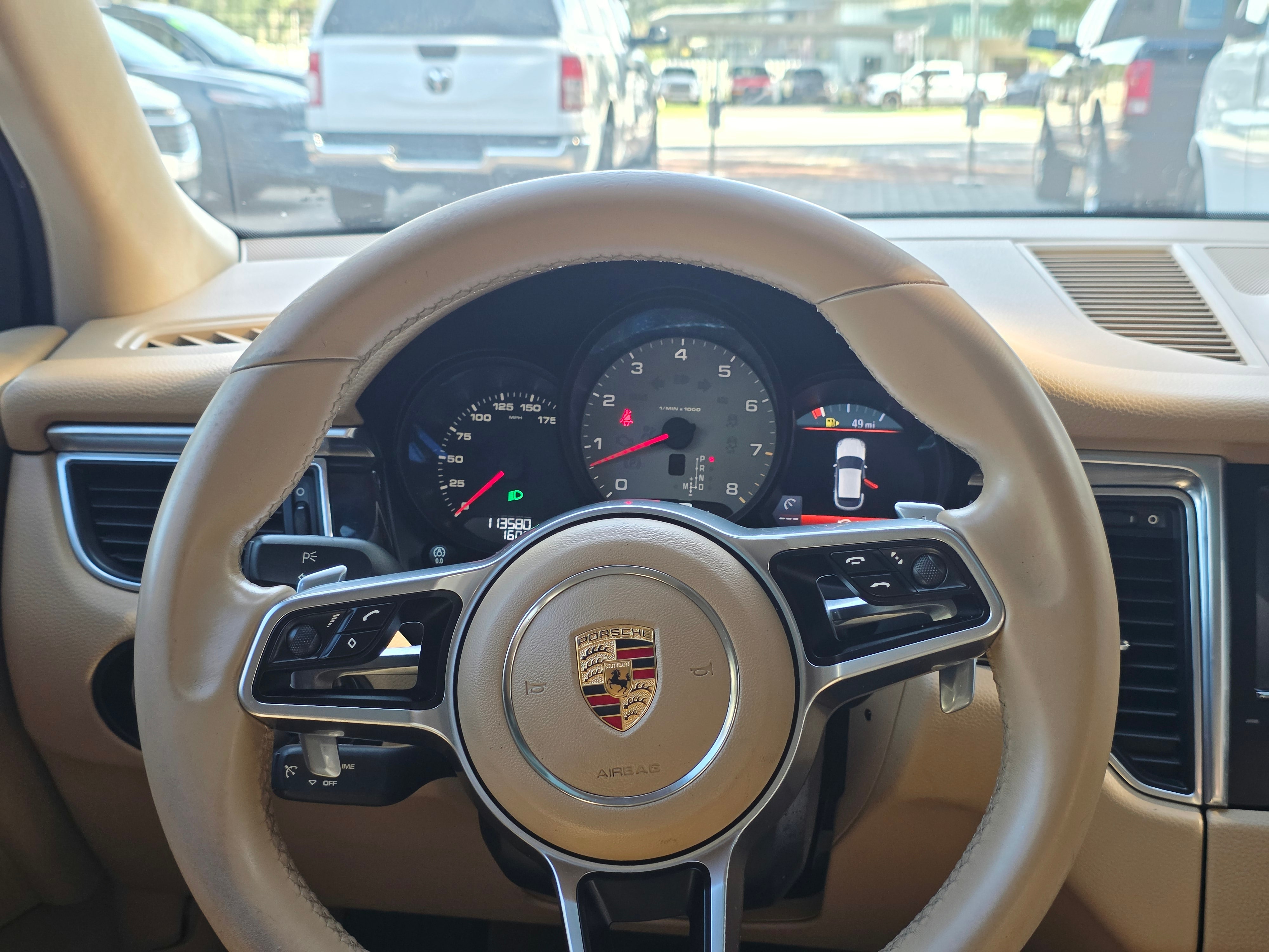 2015 Porsche Macan thumbnail 17