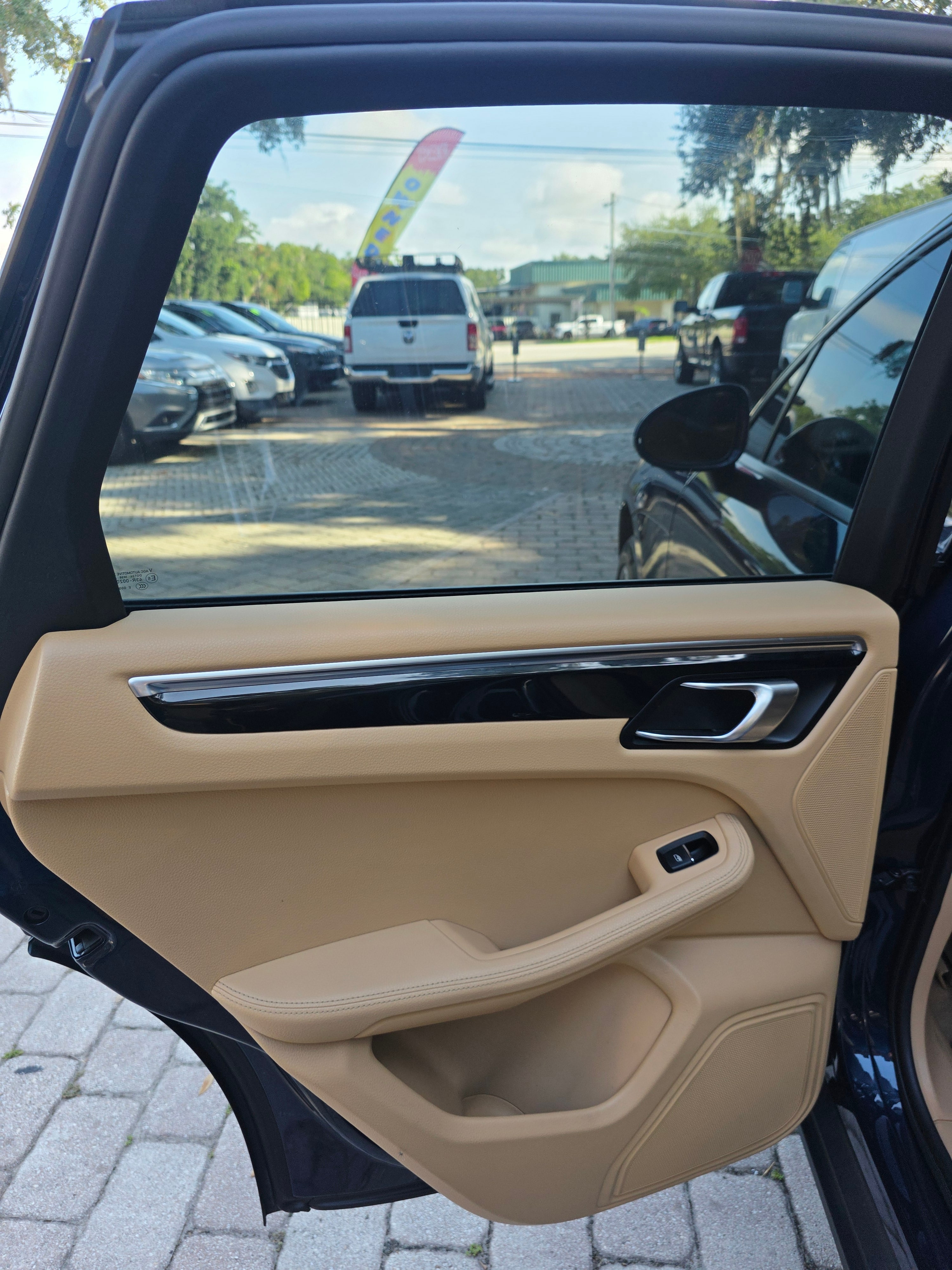2015 Porsche Macan thumbnail 10