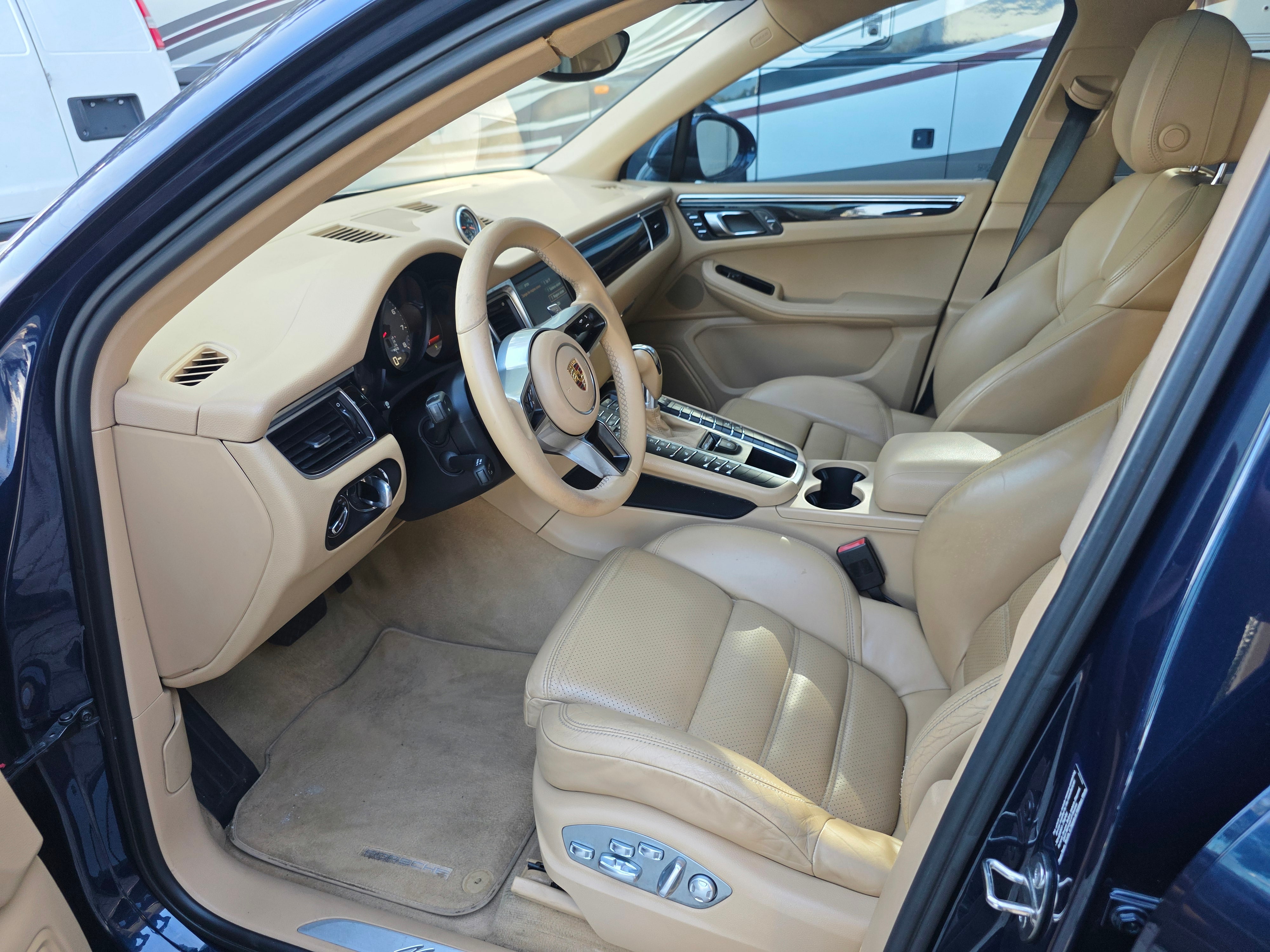 2015 Porsche Macan thumbnail 12