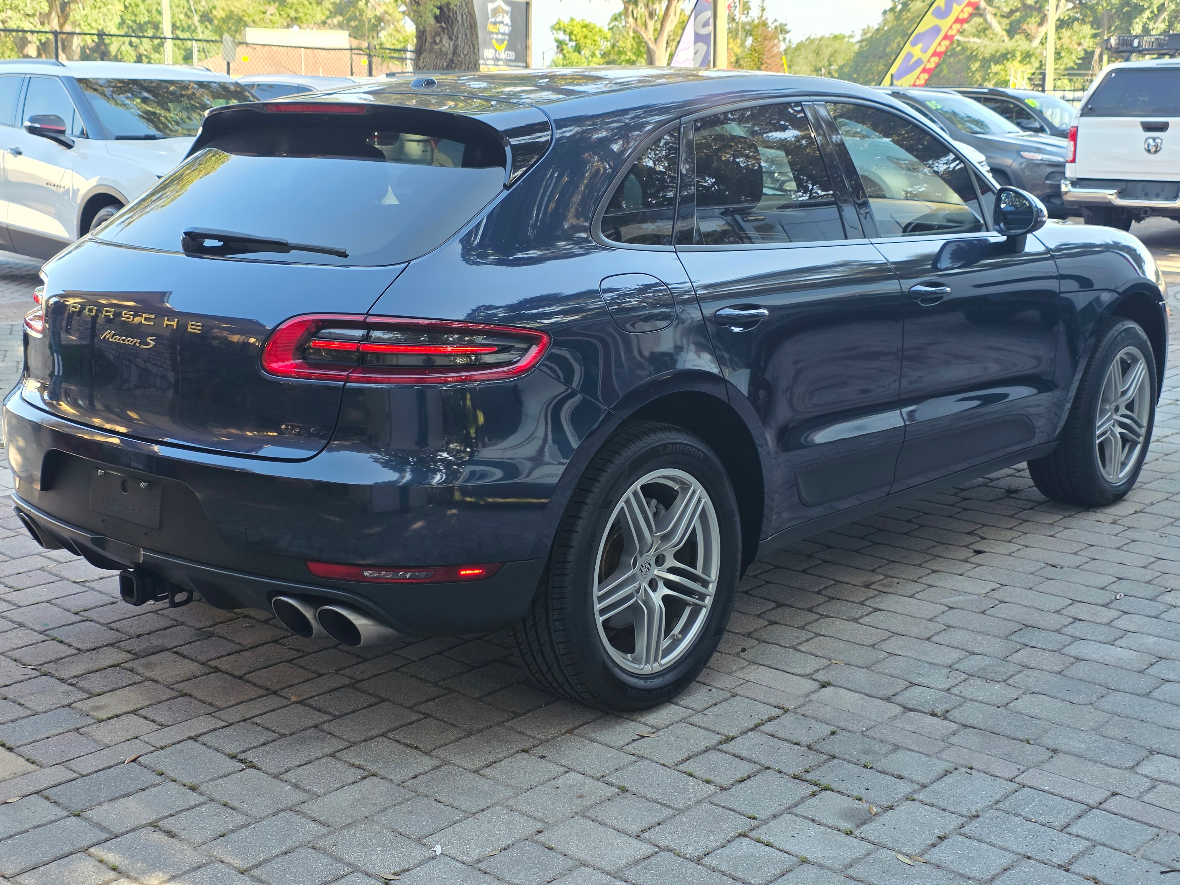 2015 Porsche Macan thumbnail 5