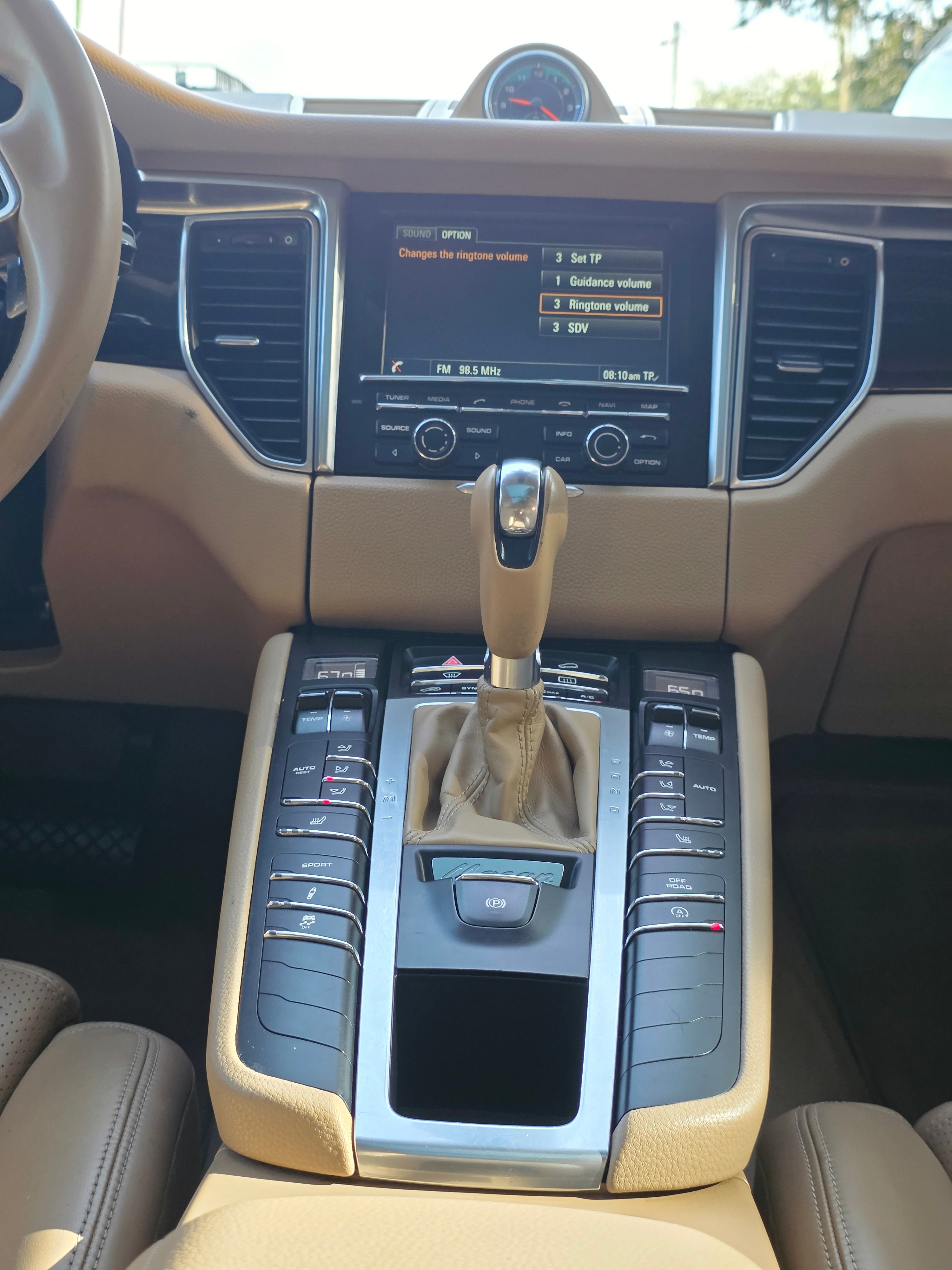 2015 Porsche Macan thumbnail 16