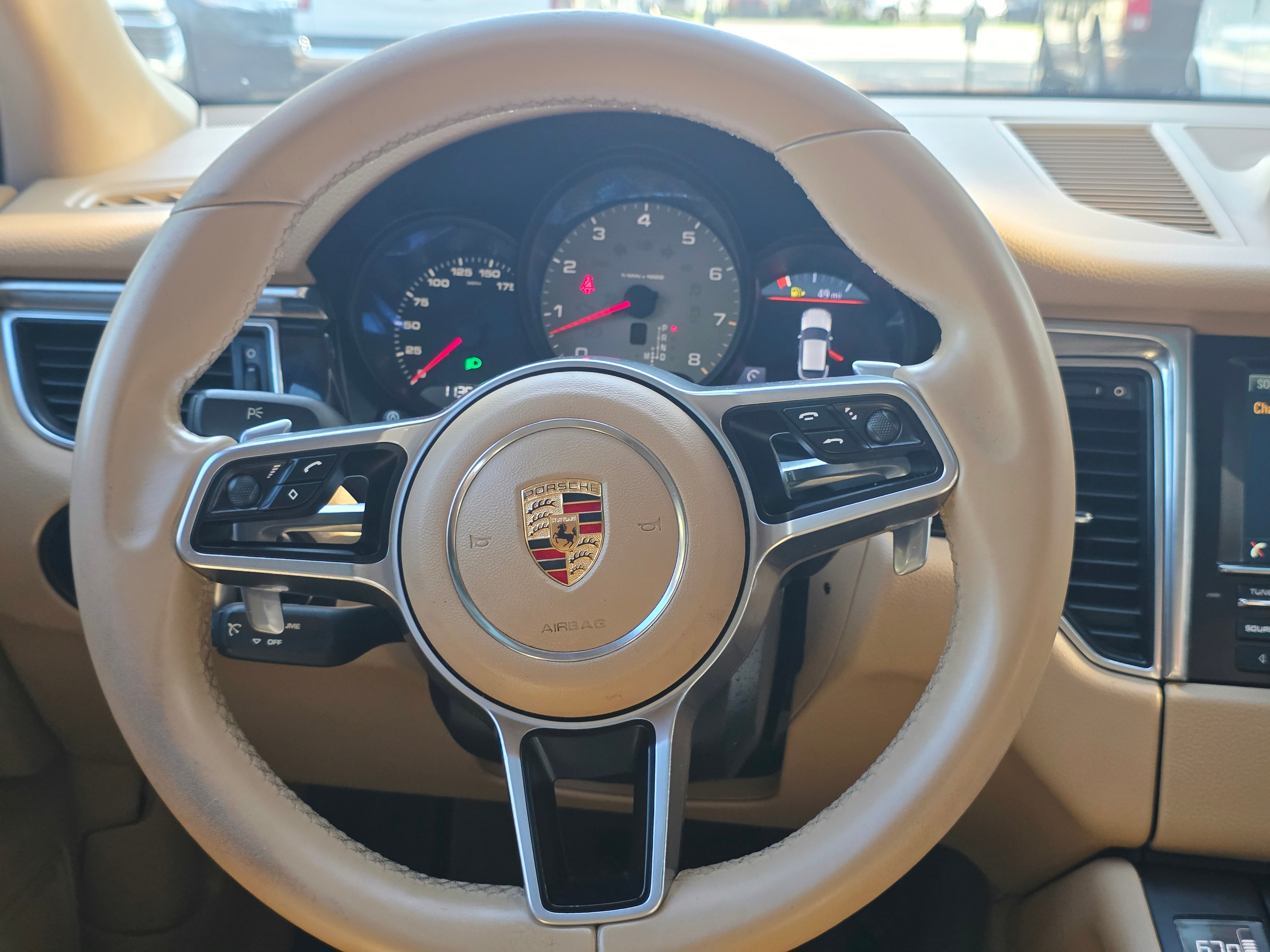 2015 Porsche Macan thumbnail 18