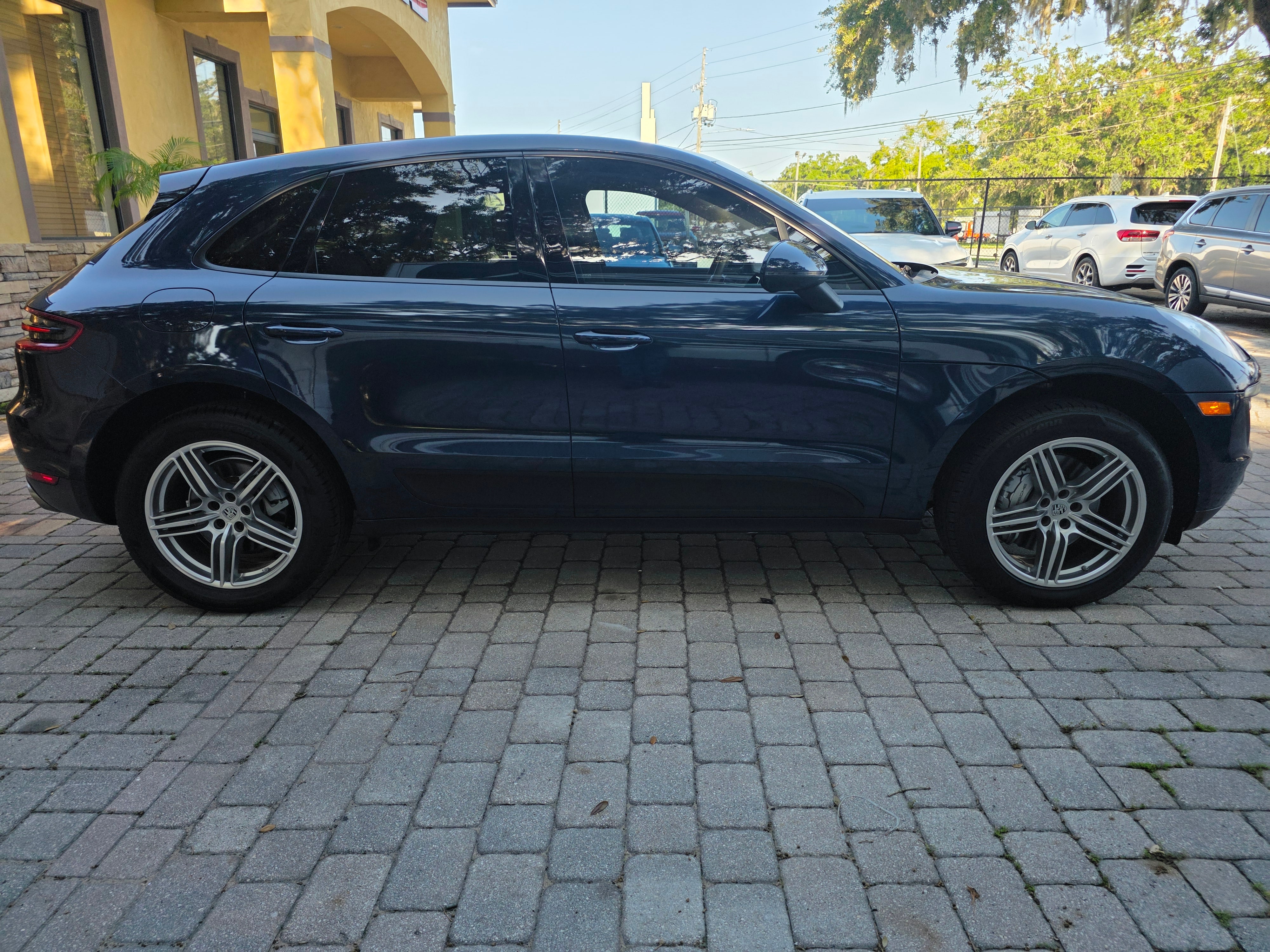 2015 Porsche Macan thumbnail 4
